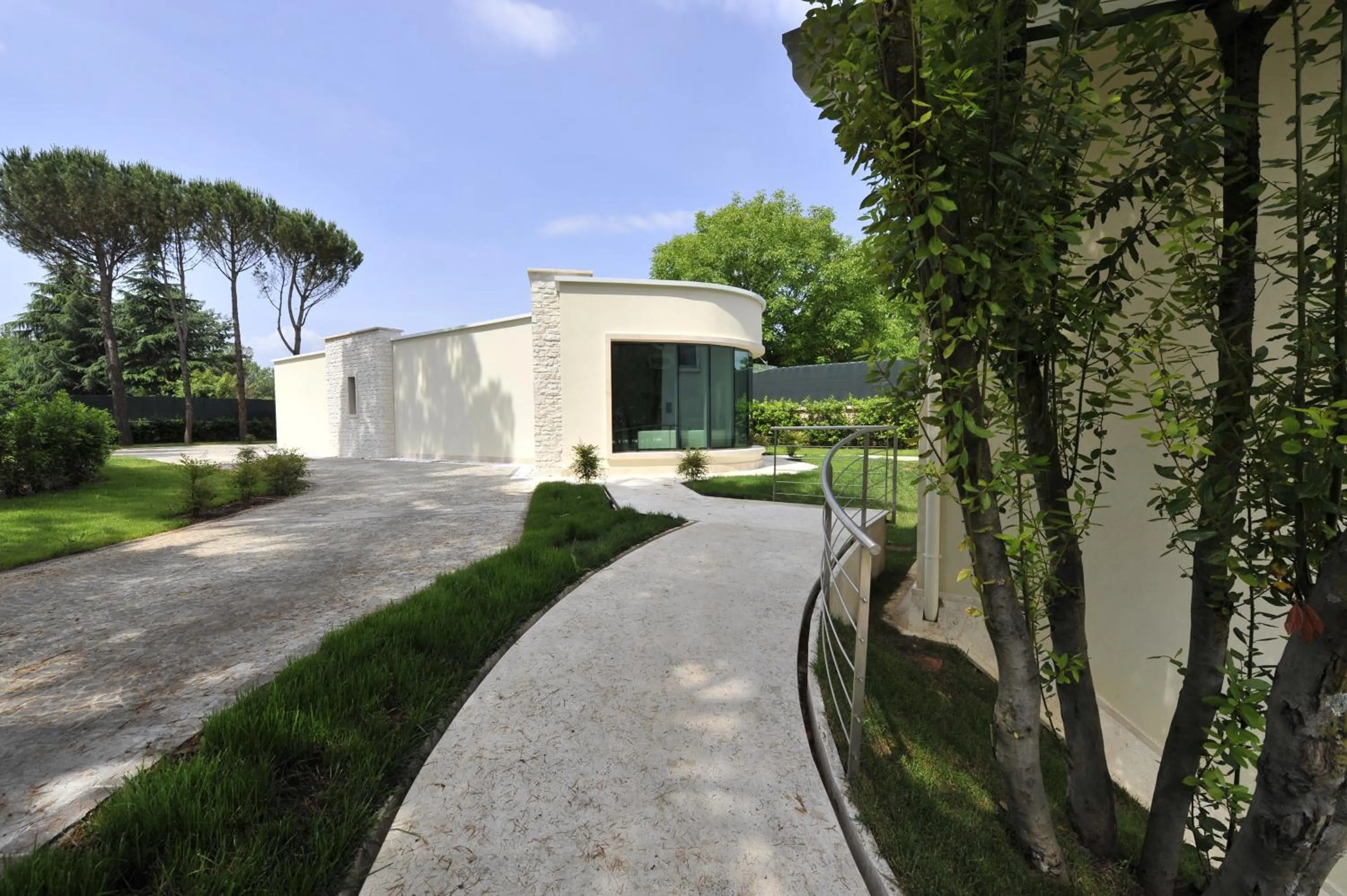 Property building in Suite Testani