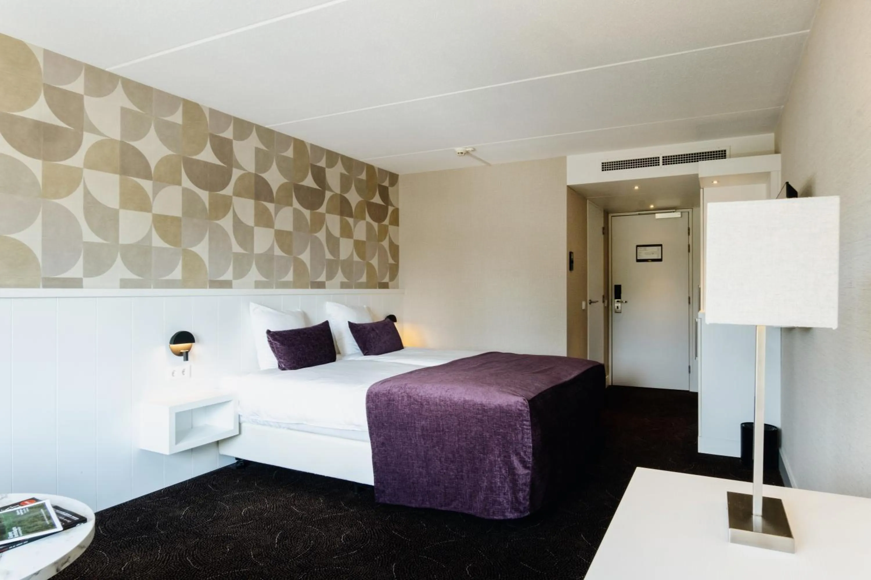 Bedroom, Bed in Van Der Valk Hotel Rotterdam Nieuwerkerk