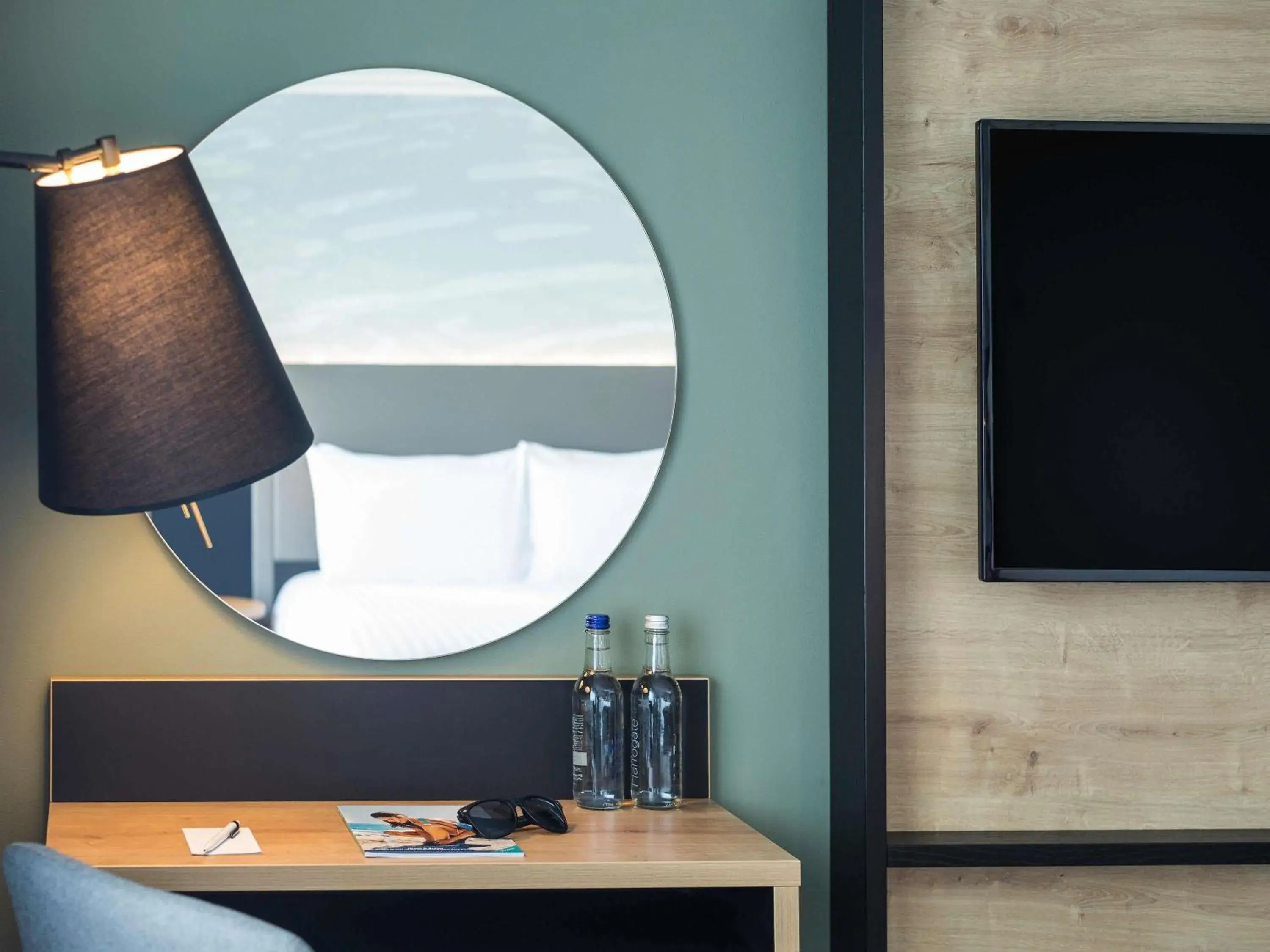 Privilege King Room with Panoramic City View in Mercure Bedford Centre Hotel Privilege King Room with Panoramic City View in Mercure Bedford Centre Hotel