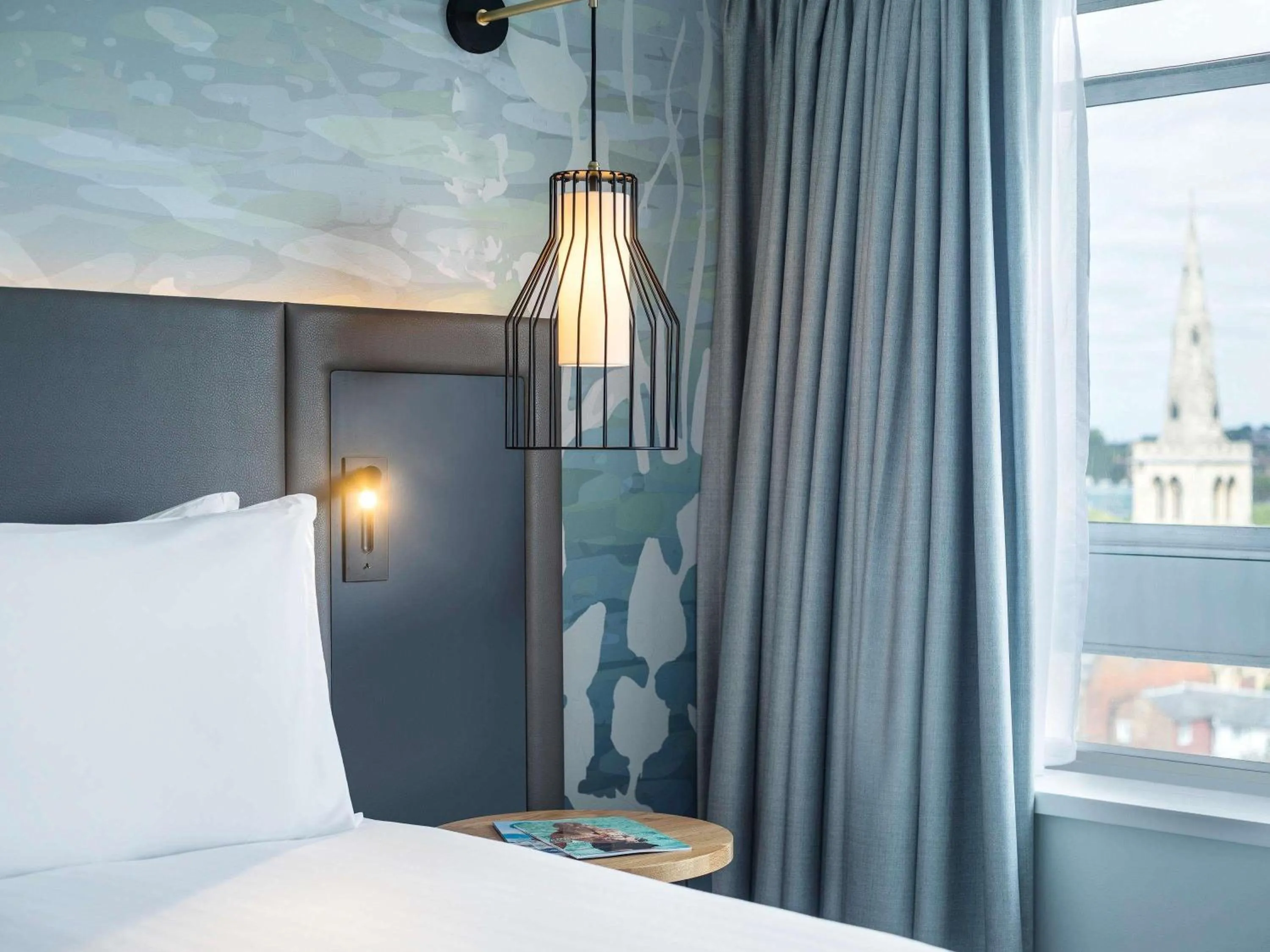 Bedroom, Bed in Mercure Bedford Centre Hotel