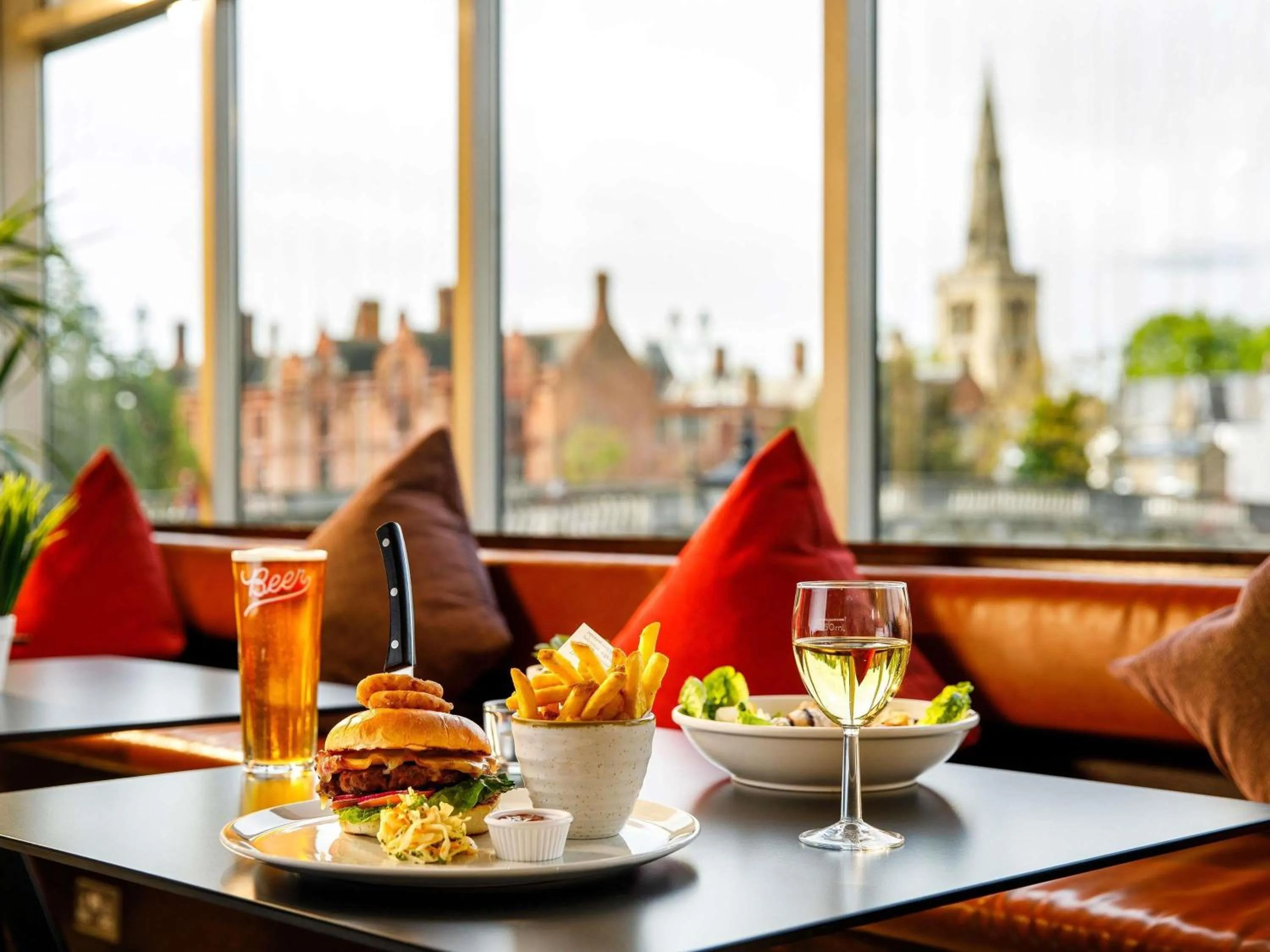 Restaurant/places to eat in Mercure Bedford Centre Hotel