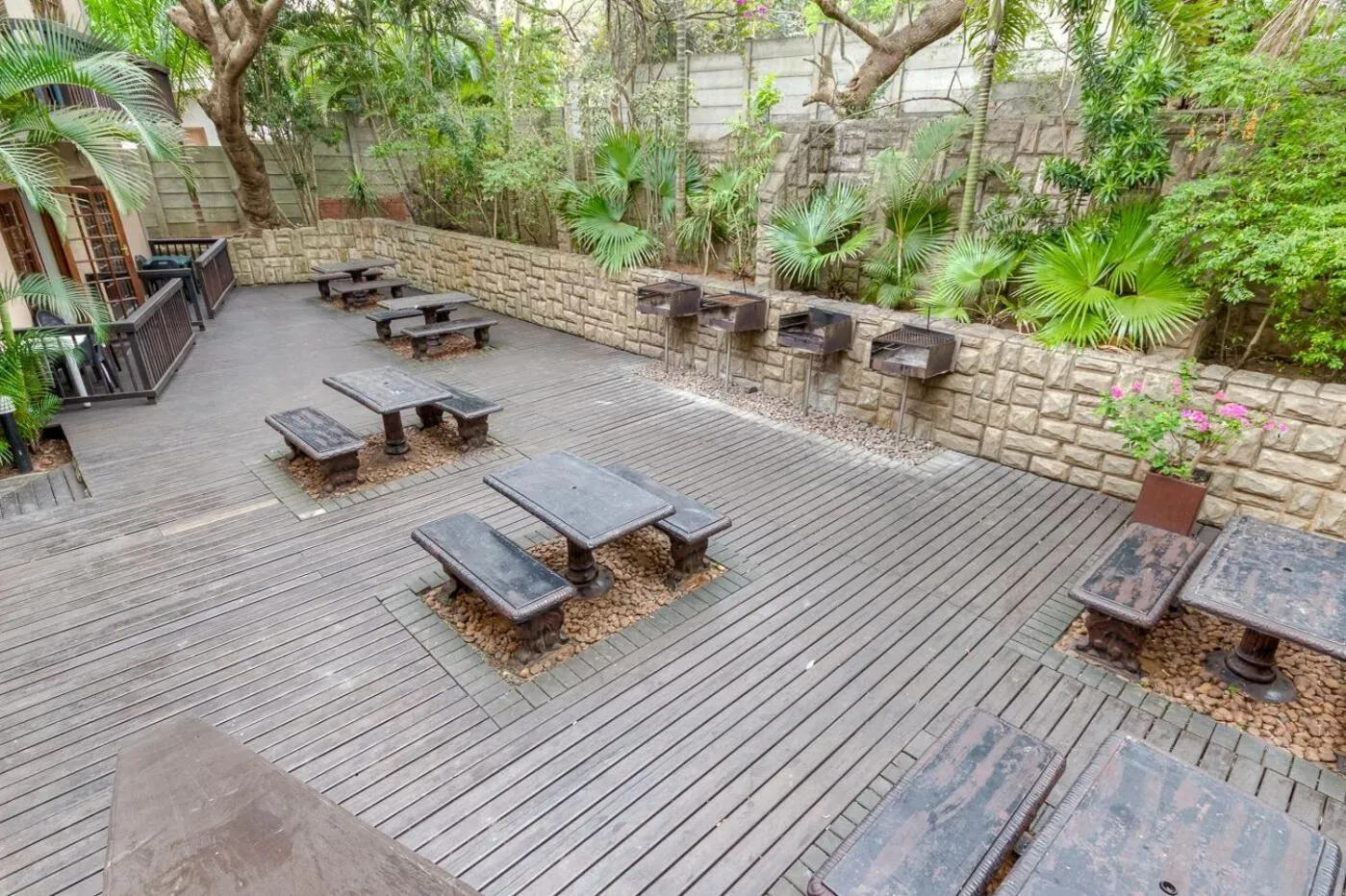 BBQ facilities in Shonalanga Lodge