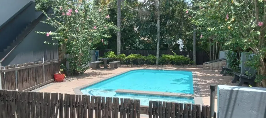 Swimming pool in Shonalanga Lodge