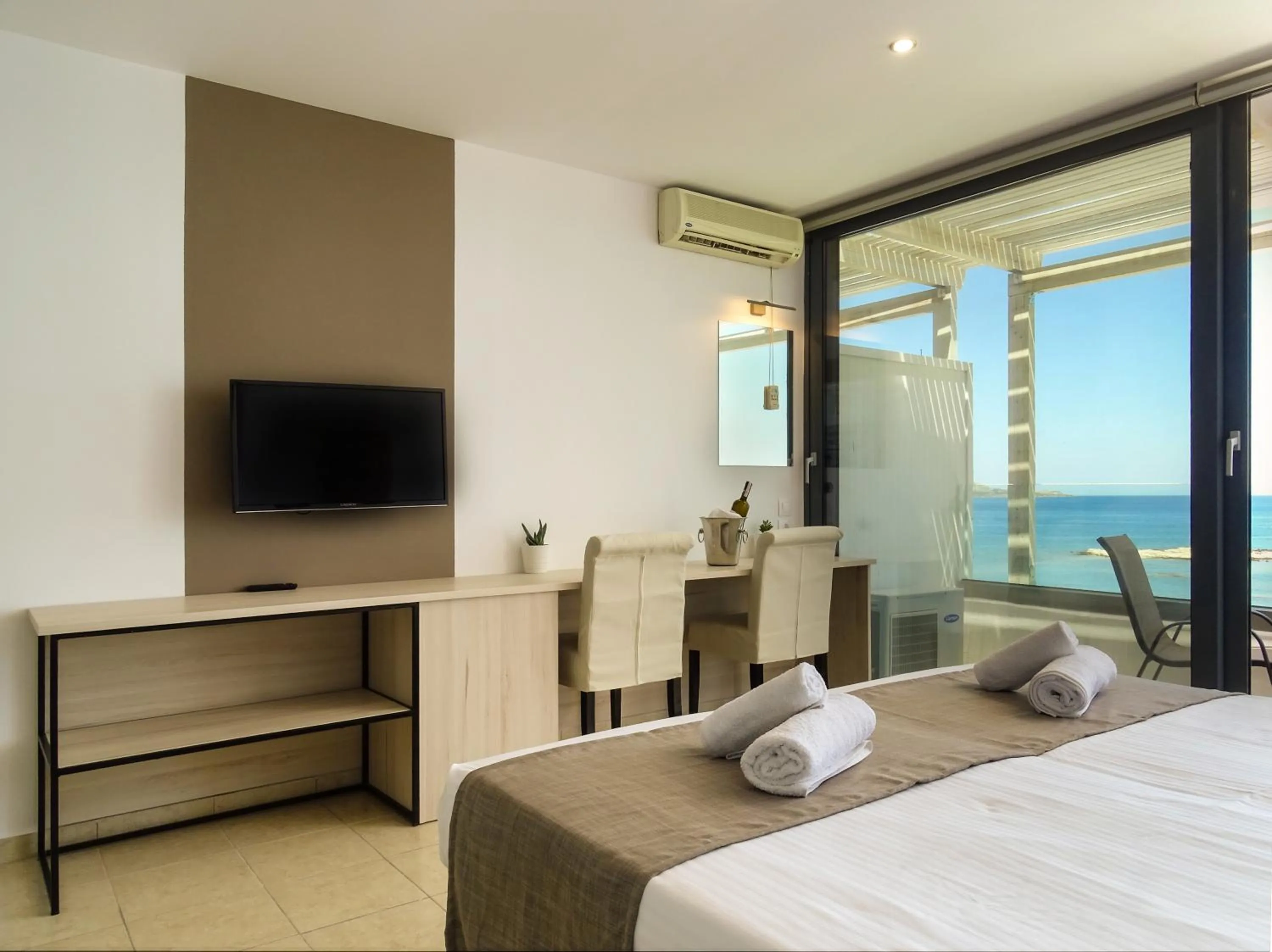 TV and multimedia in Lido Star