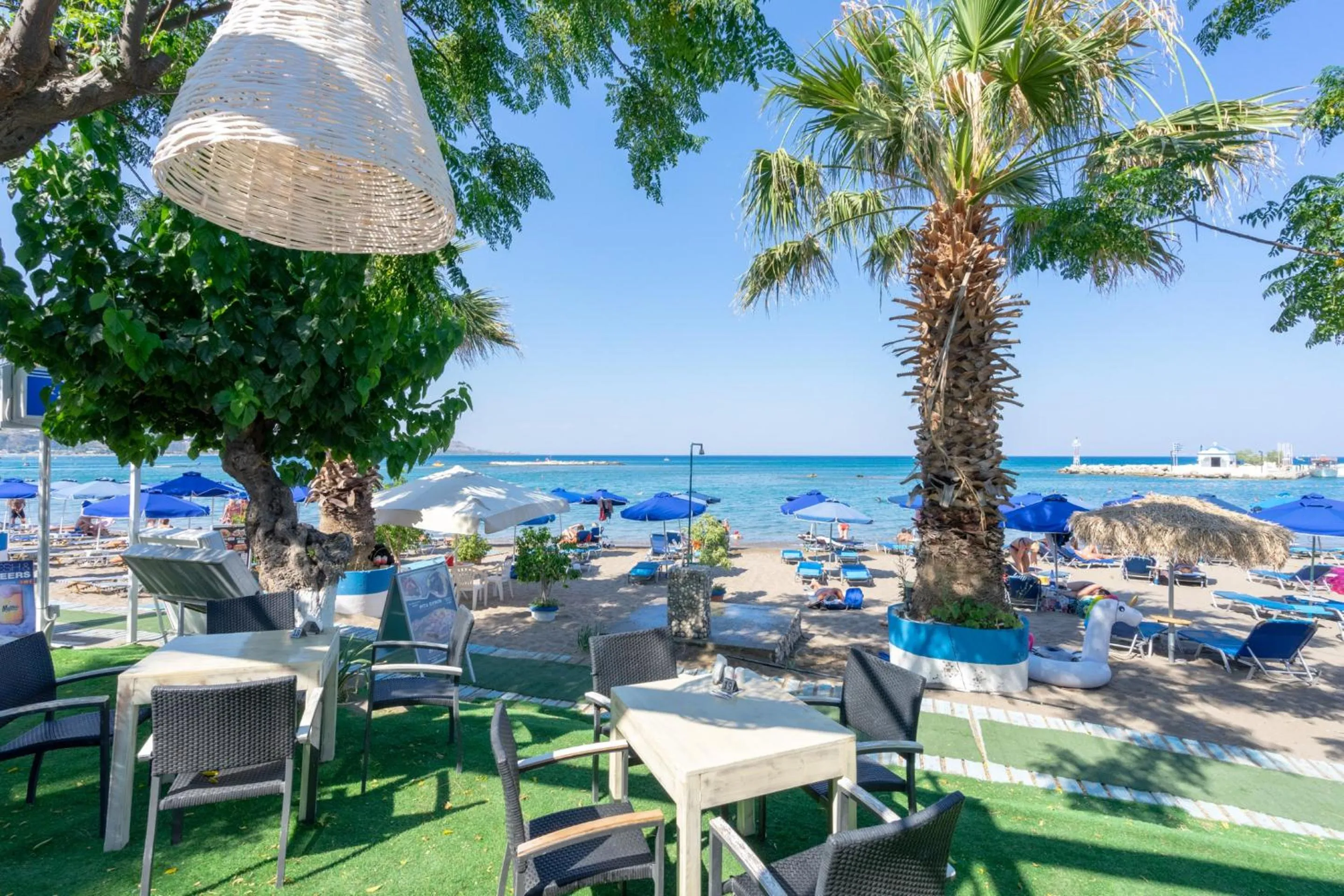 Restaurant/places to eat in Lido Star