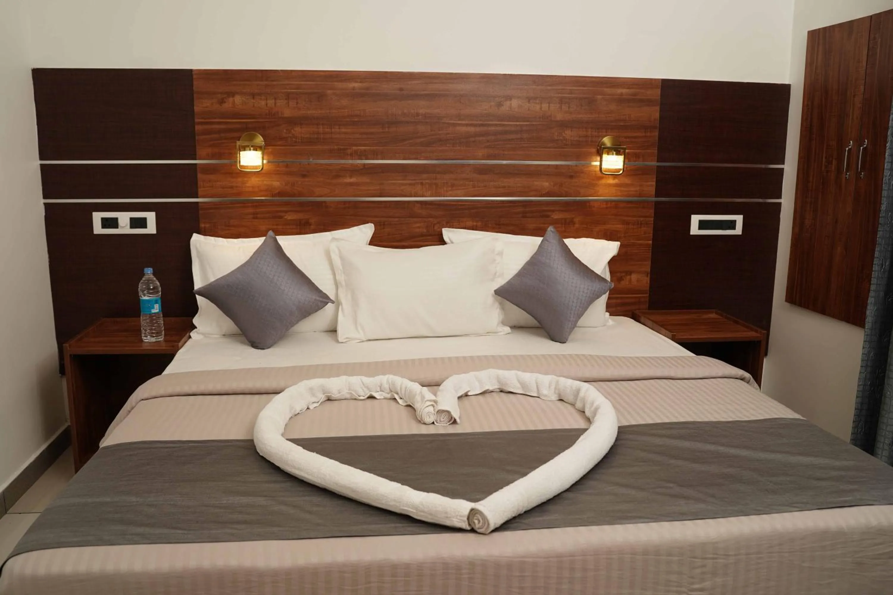 Bed in The wayside cottage Munnar