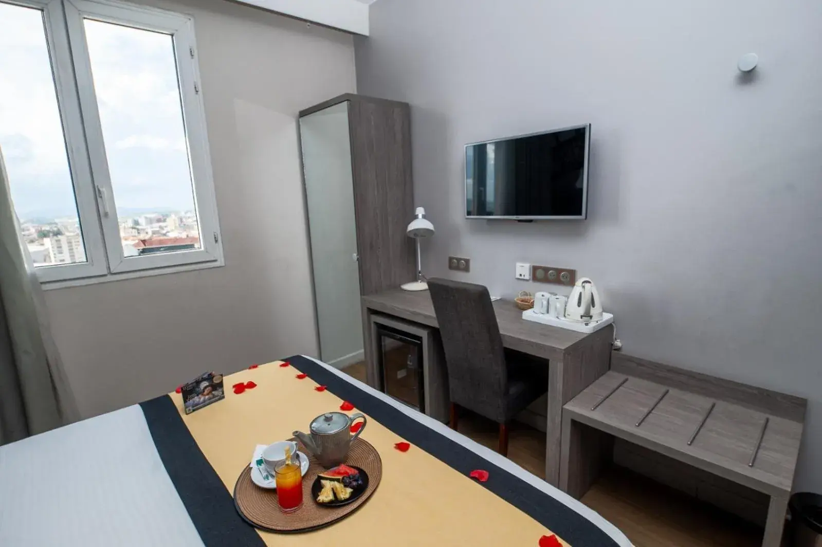 Standard Double Room in Le Louvre Hotel & Spa Standard Double Room in Le Louvre Hotel & Spa