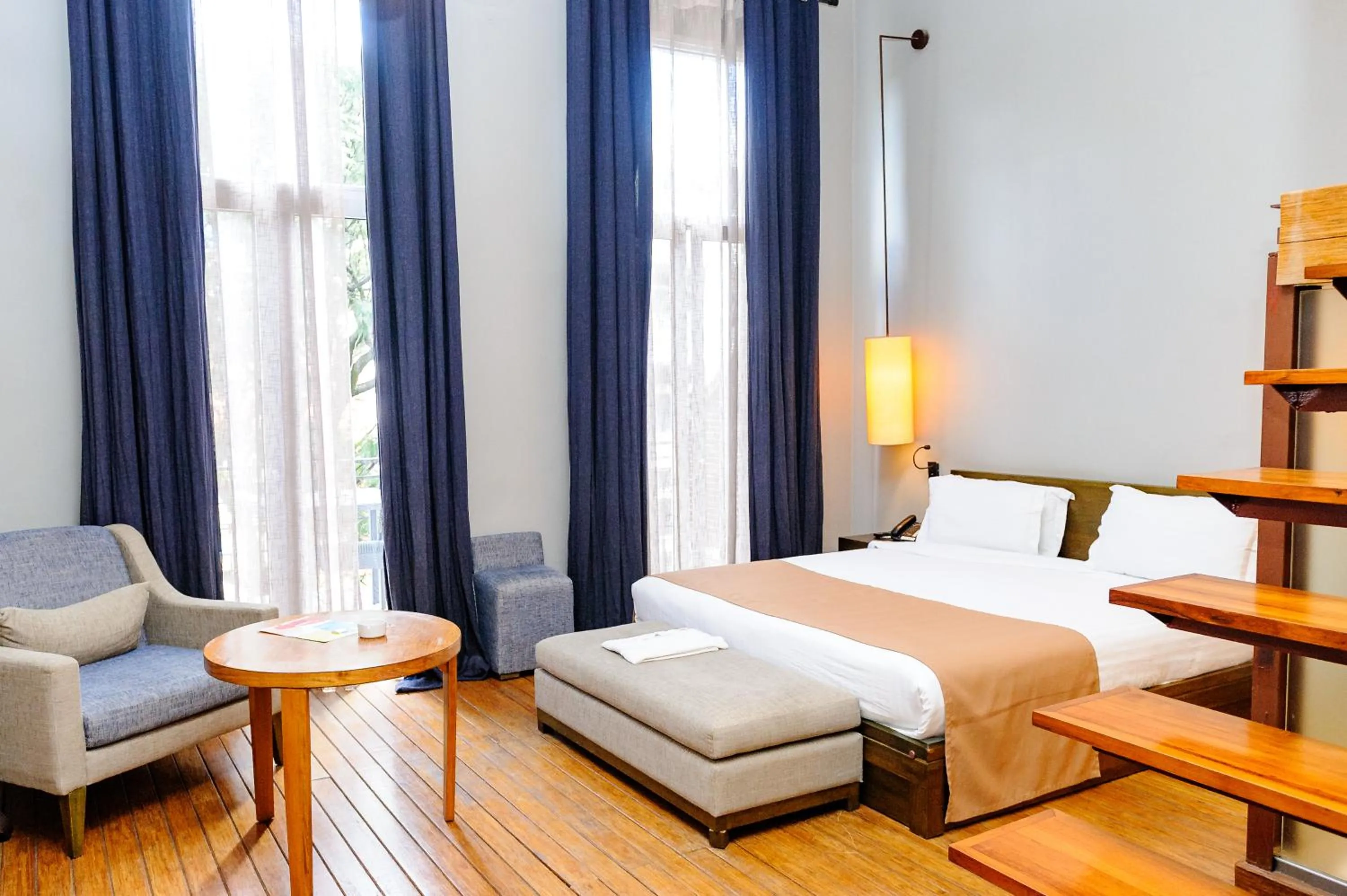 Bedroom, Bed in Le Louvre Hotel & Spa