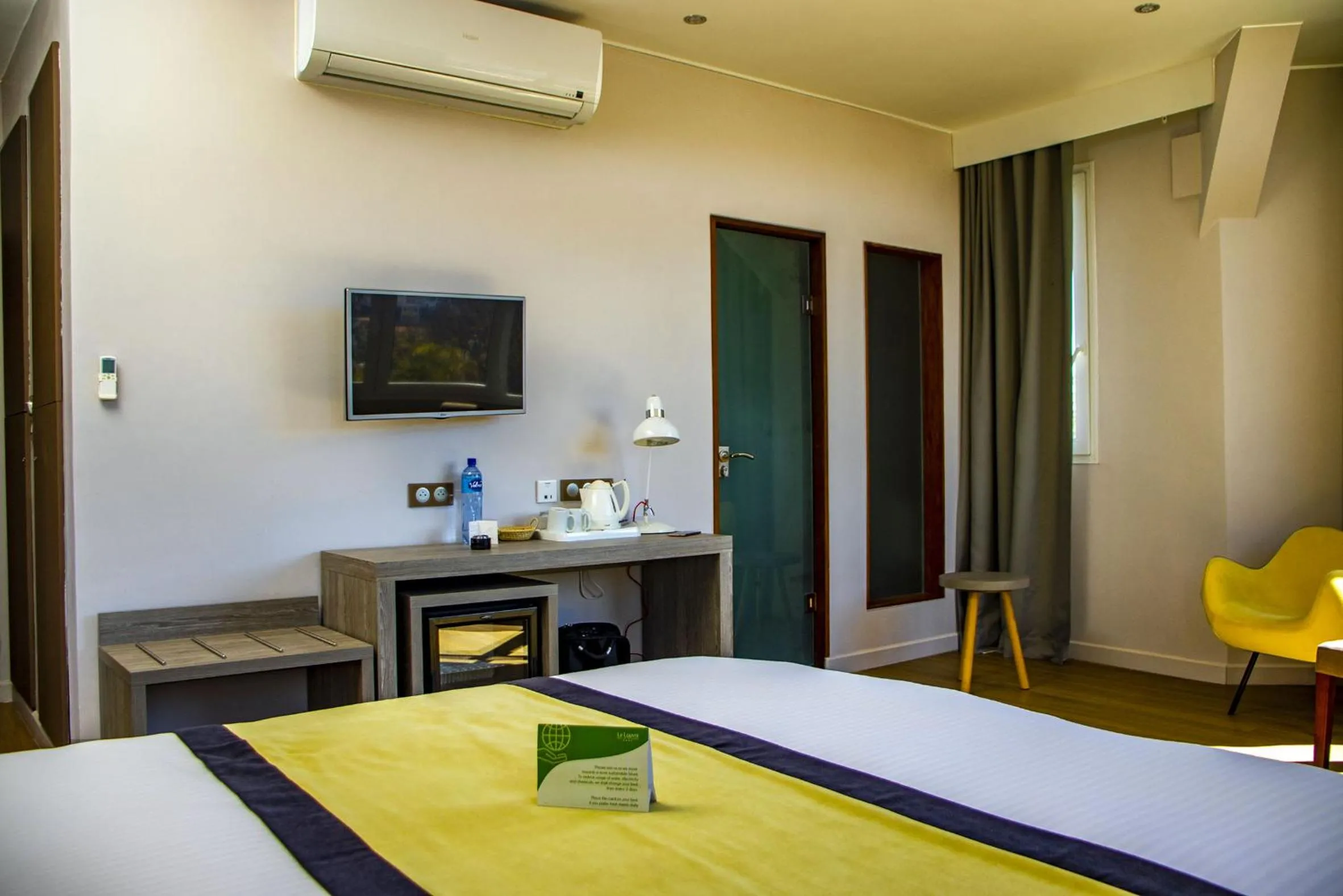 Bedroom, Bed in Le Louvre Hotel & Spa