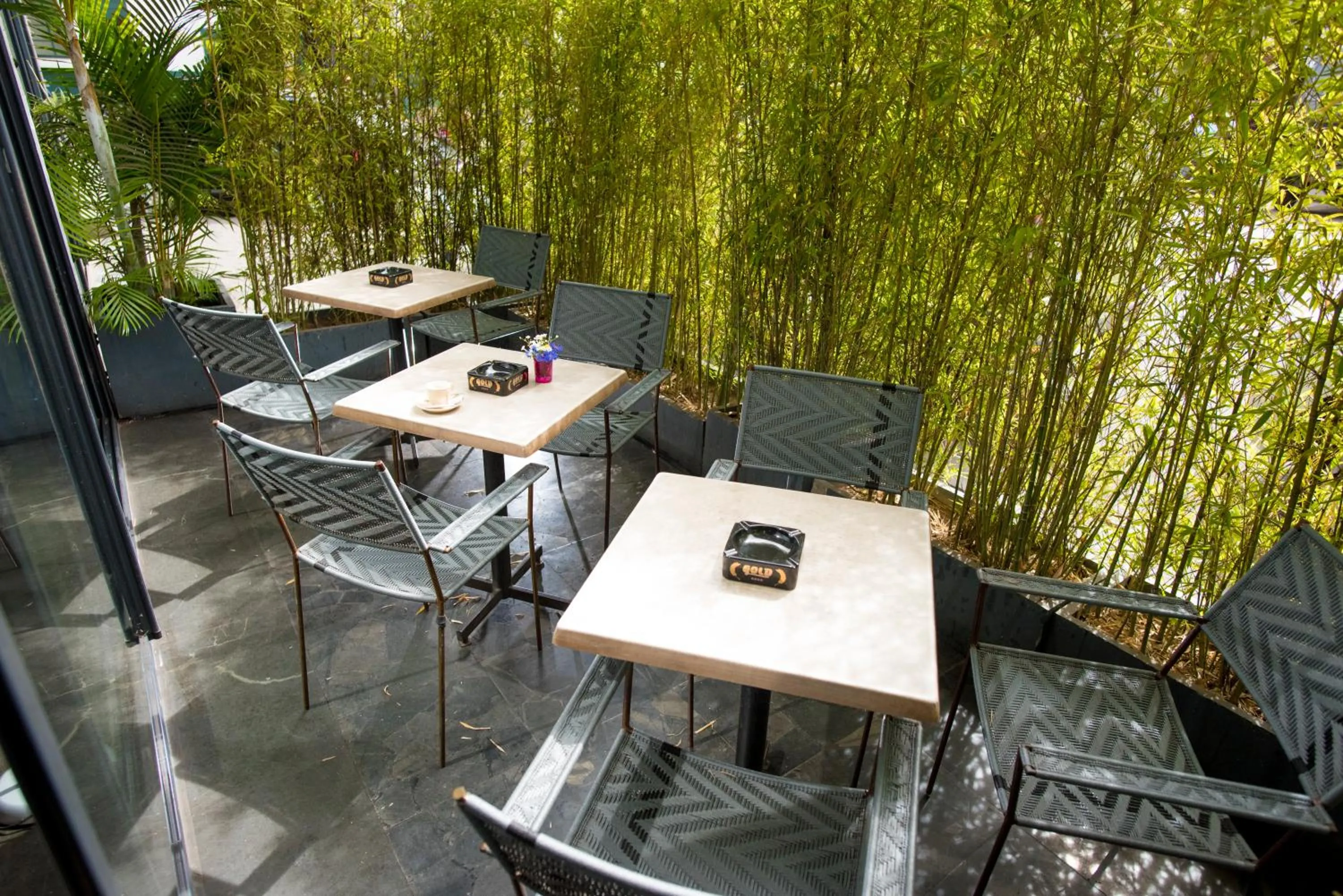 Lounge or bar in Le Louvre Hotel & Spa