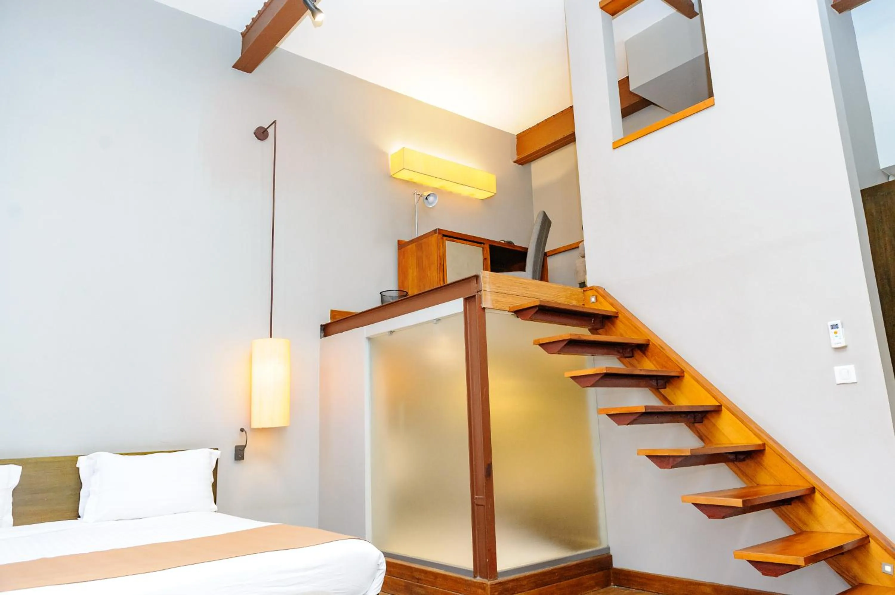 Photo of the whole room, Bed in Le Louvre Hotel & Spa