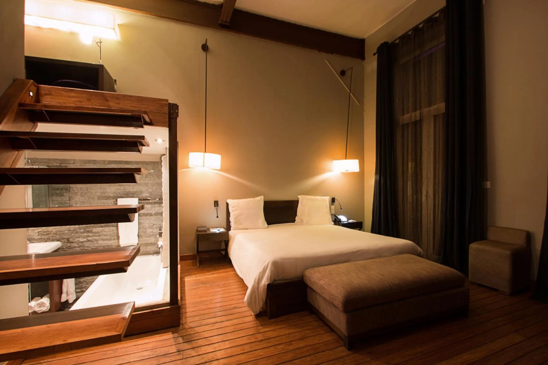 Bedroom, Bed in Le Louvre Hotel & Spa