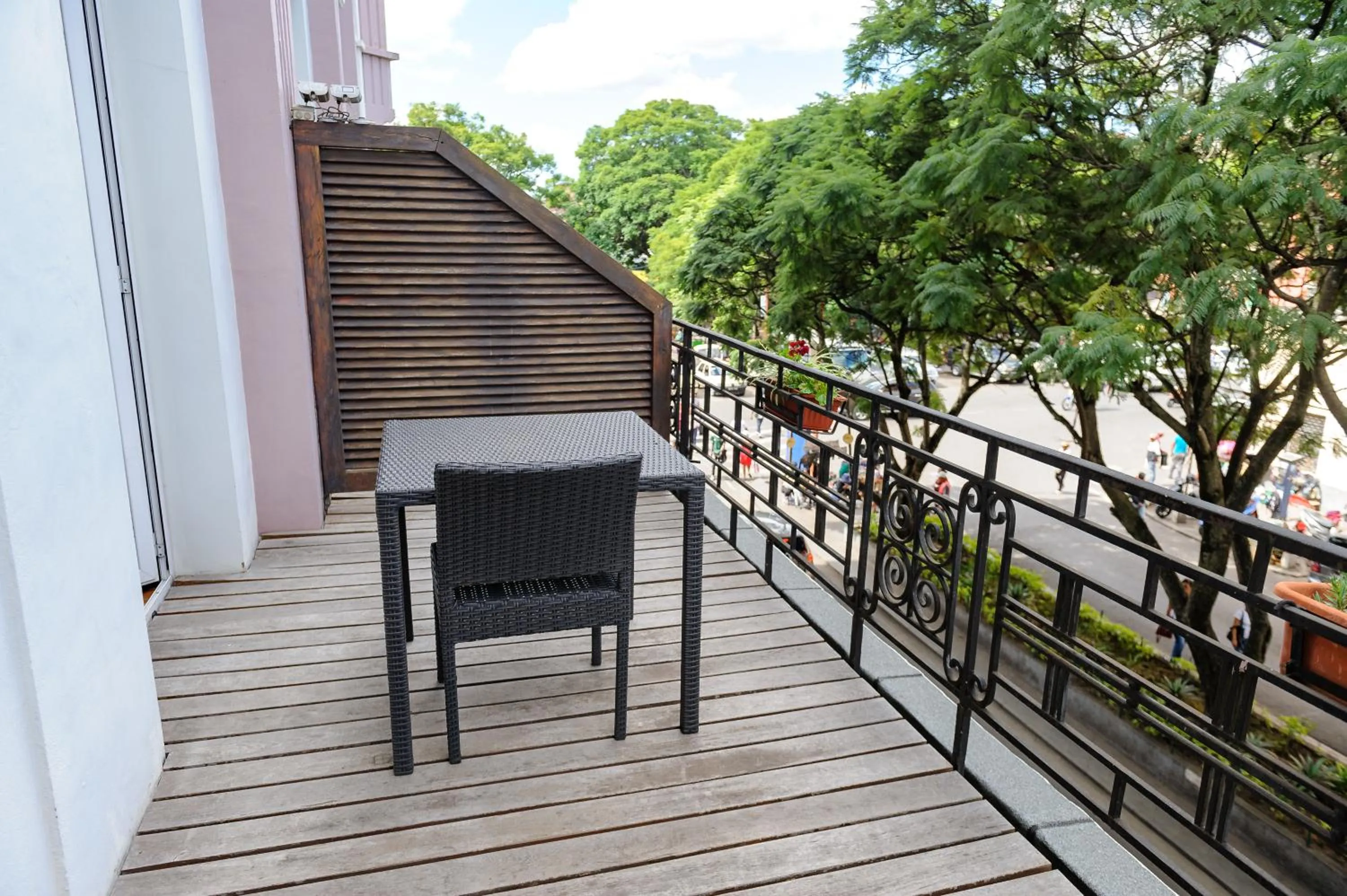 Patio in Le Louvre Hotel & Spa