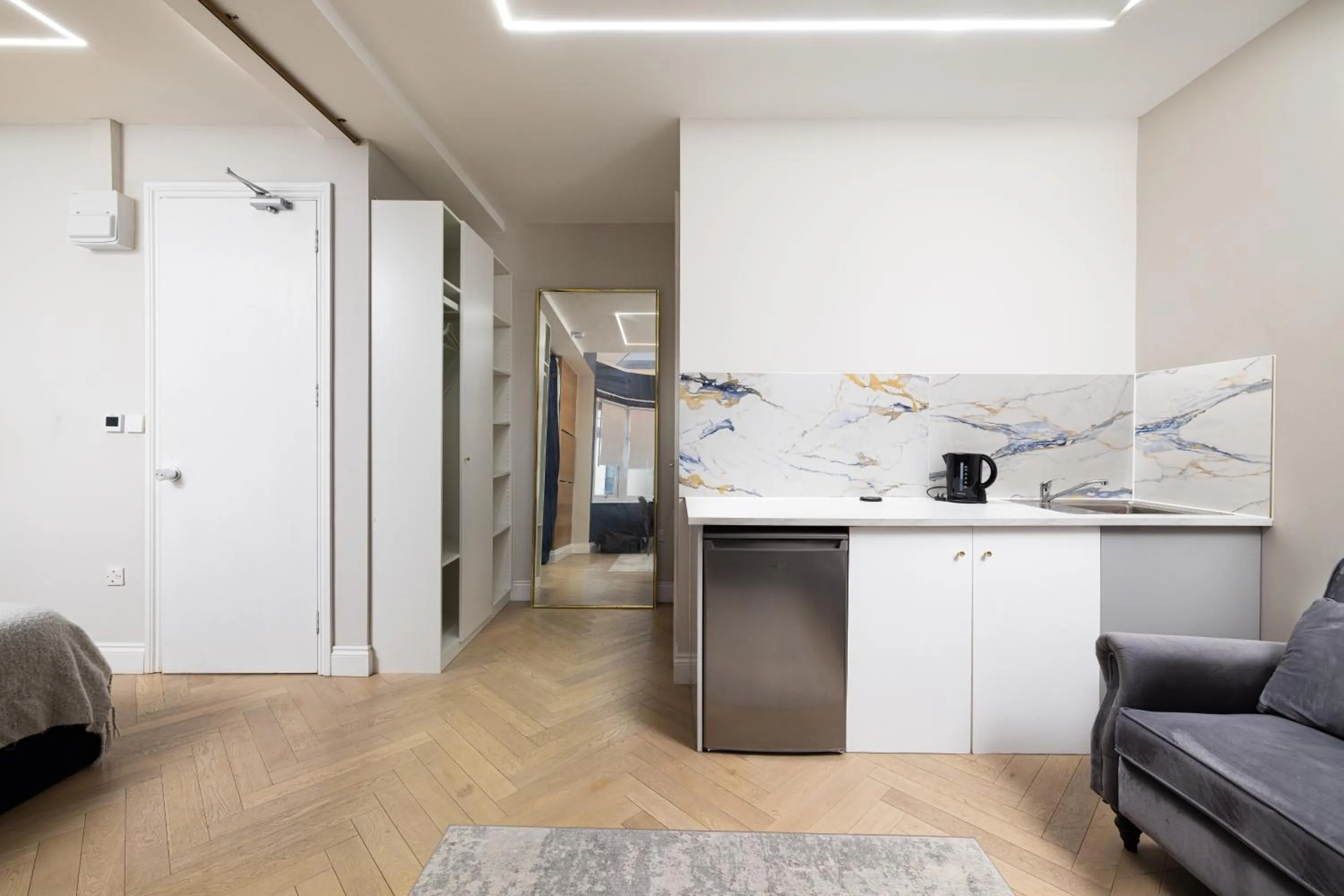 London Studios and Suites