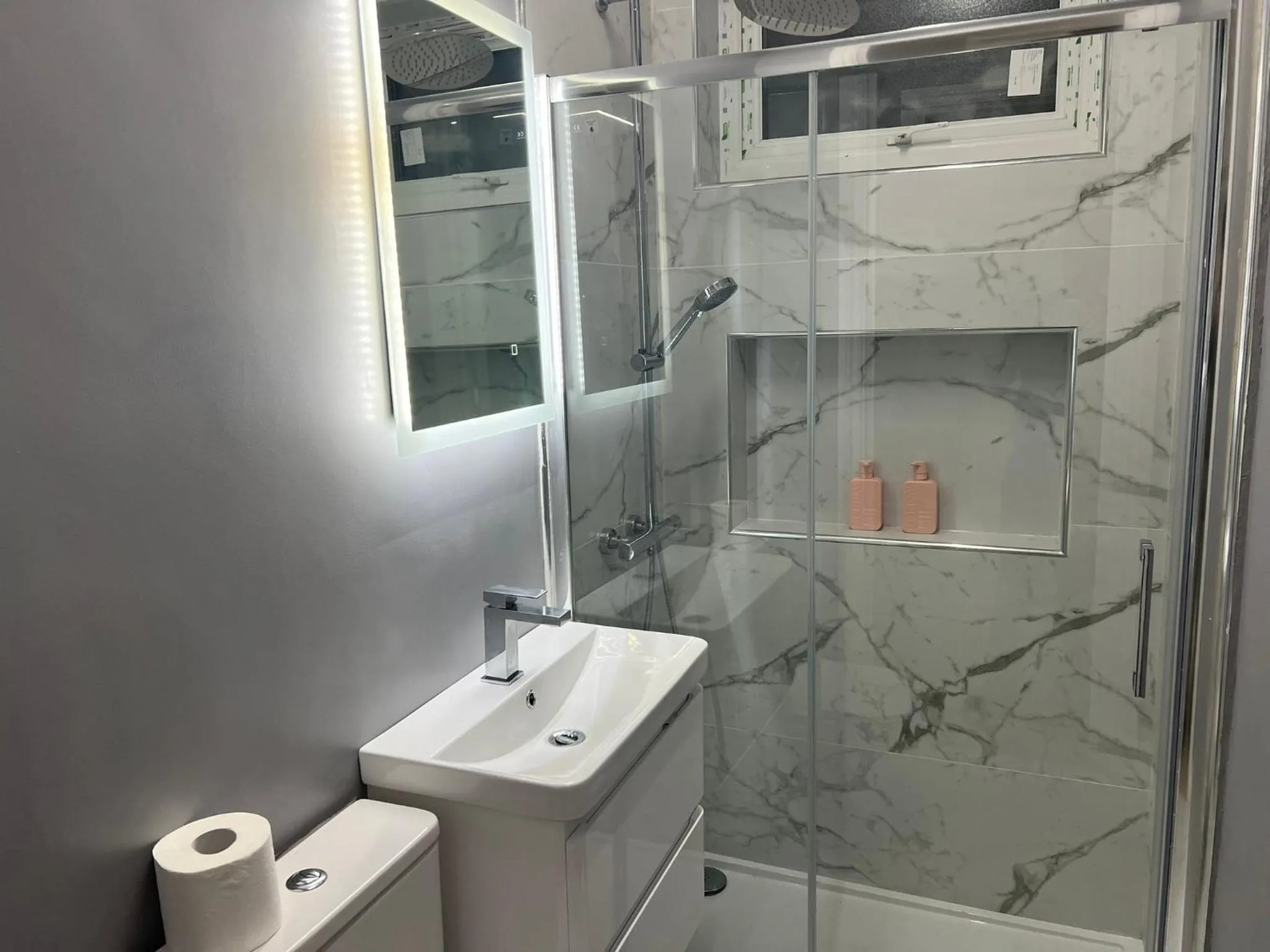 London Studios and Suites