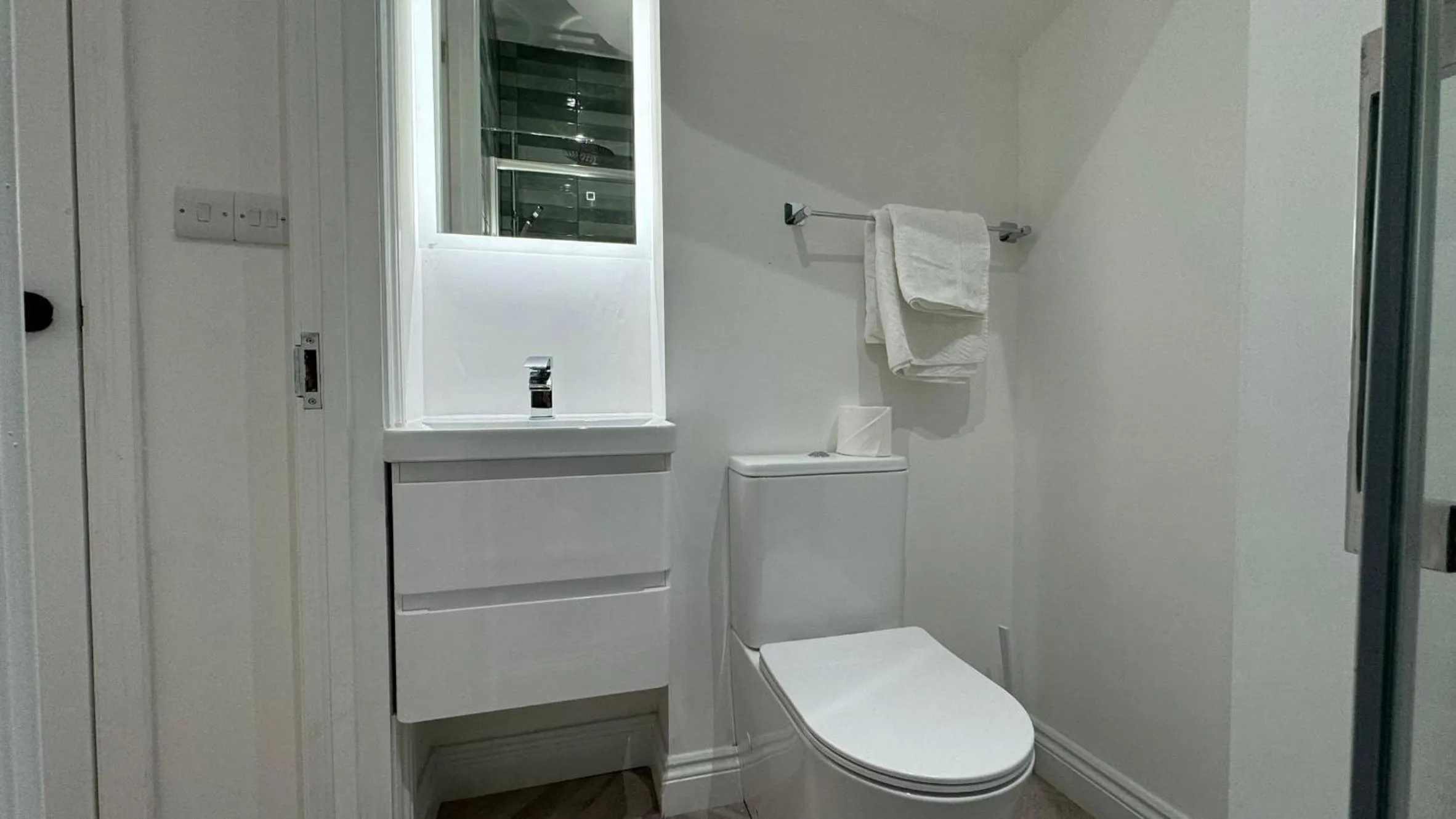 London Studios and Suites