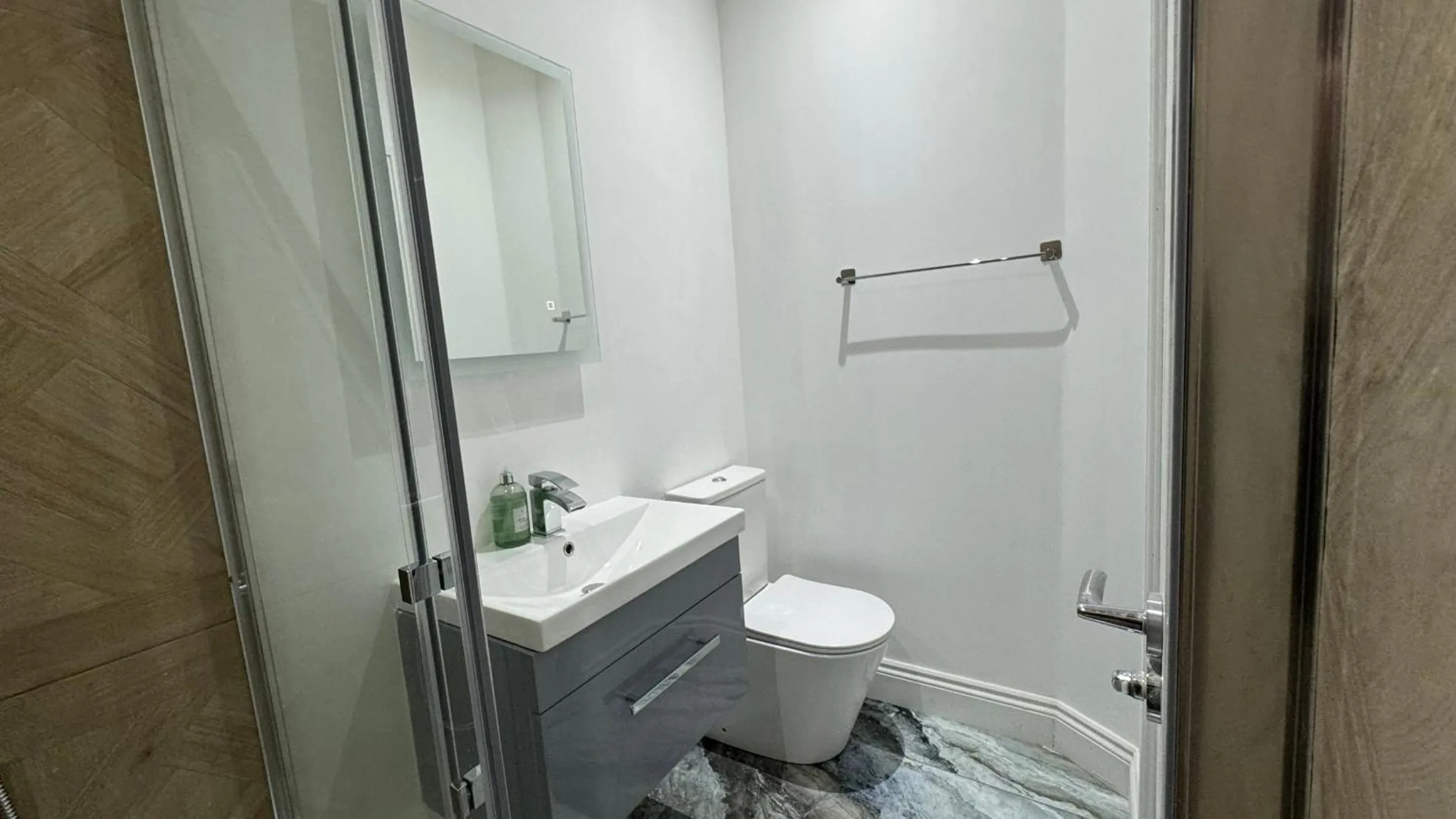 London Studios and Suites