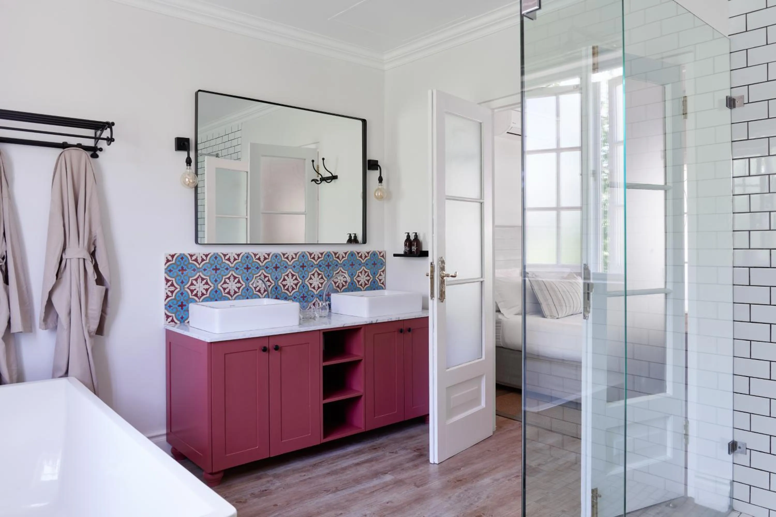 Shower, Bed in Boschendal Farm Estate