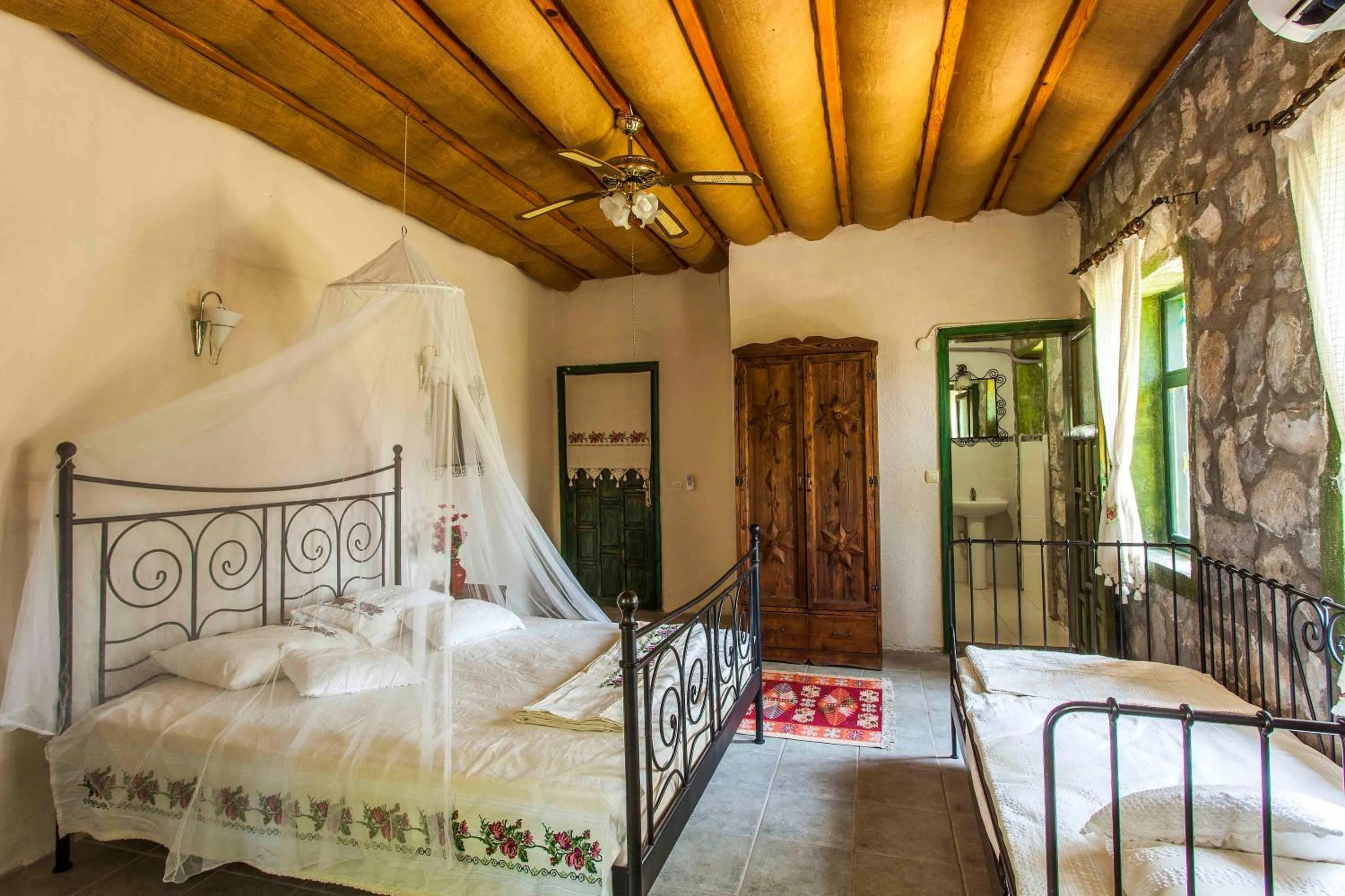 Photo of the whole room in Otantik Tas Ev