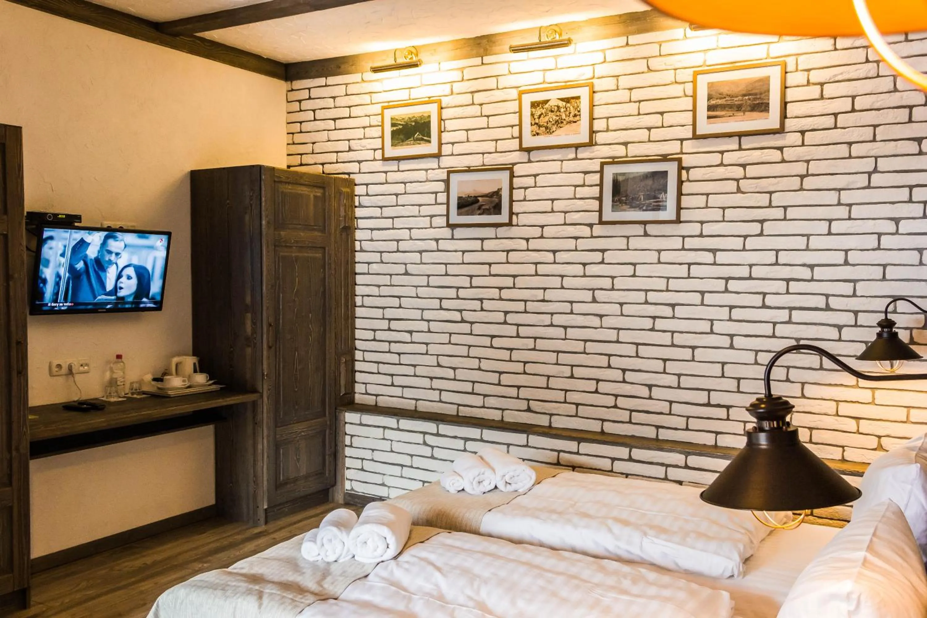 Photo of the whole room, Bed in Chalet CrepDeChine Hotel