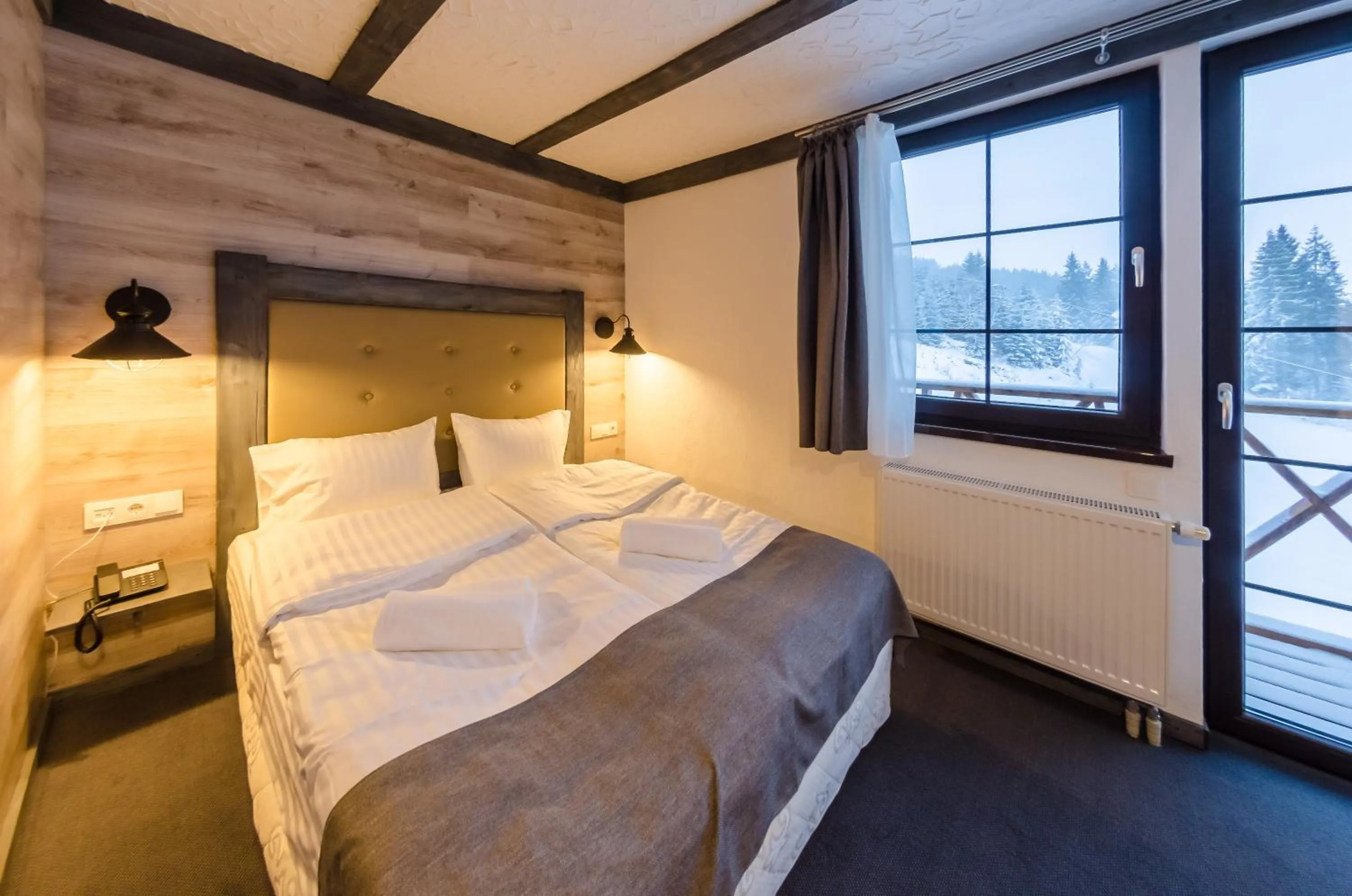 Photo of the whole room, Bed in Chalet CrepDeChine Hotel