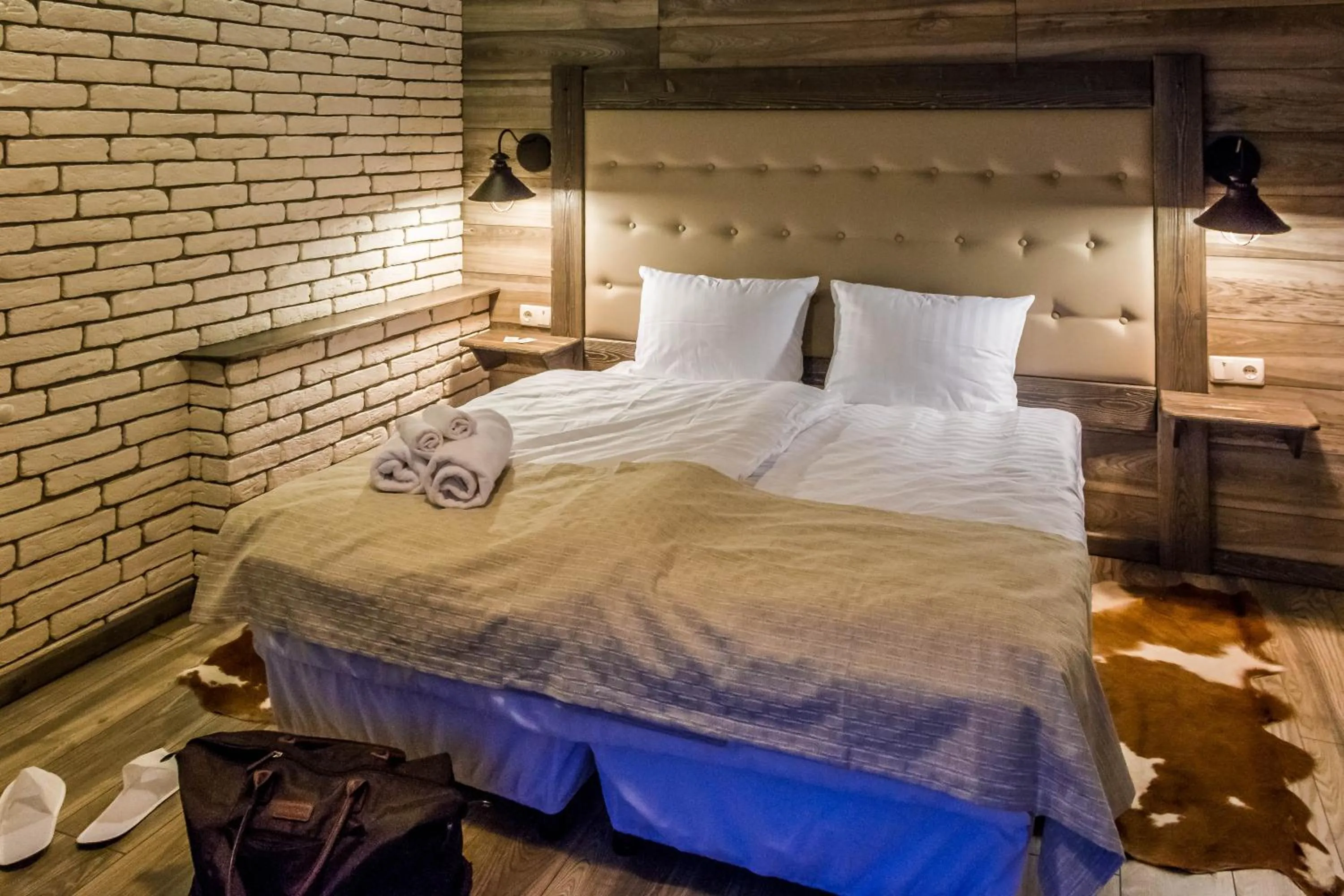 Photo of the whole room, Bed in Chalet CrepDeChine Hotel