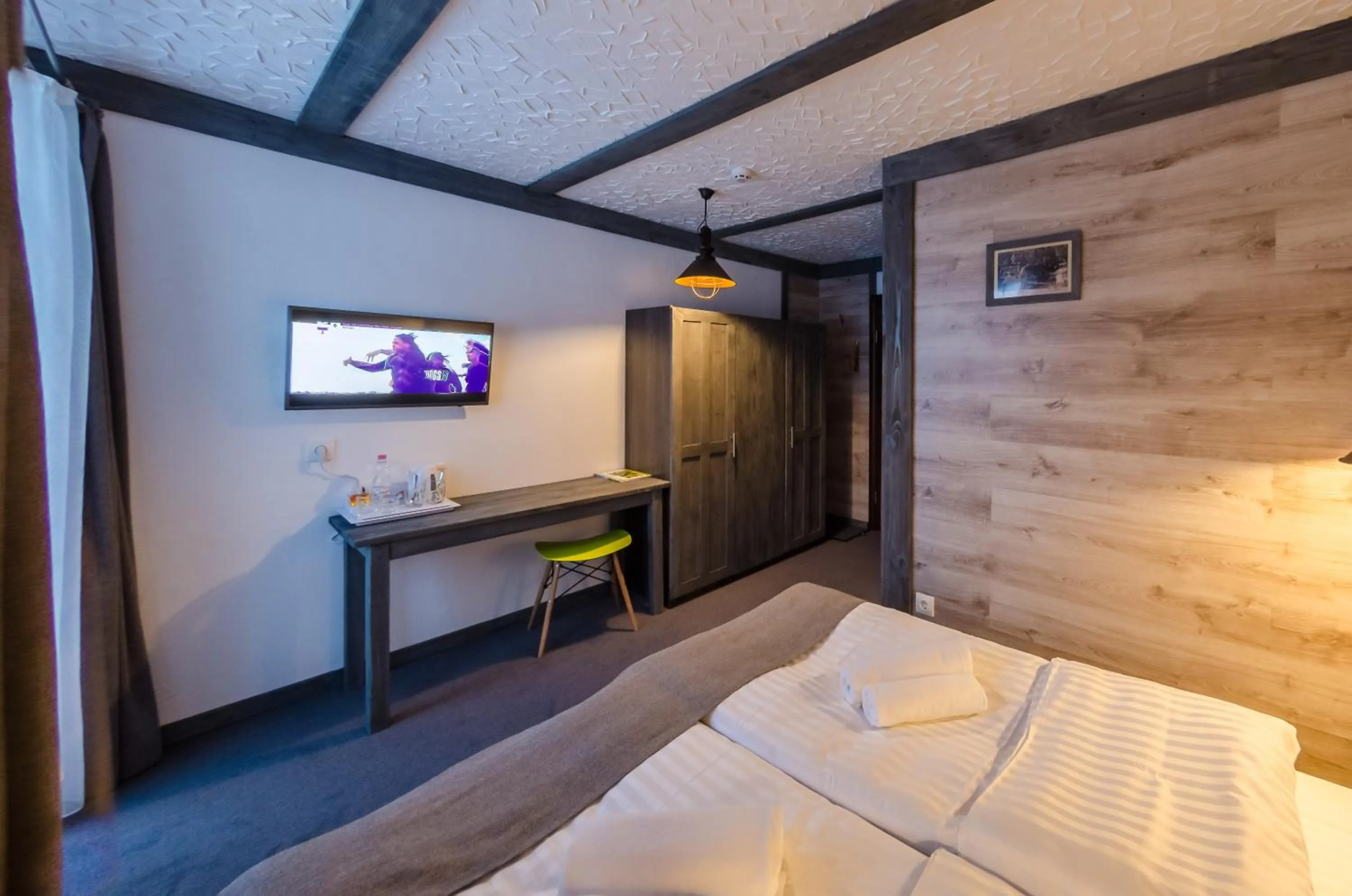 Photo of the whole room, Bed in Chalet CrepDeChine Hotel