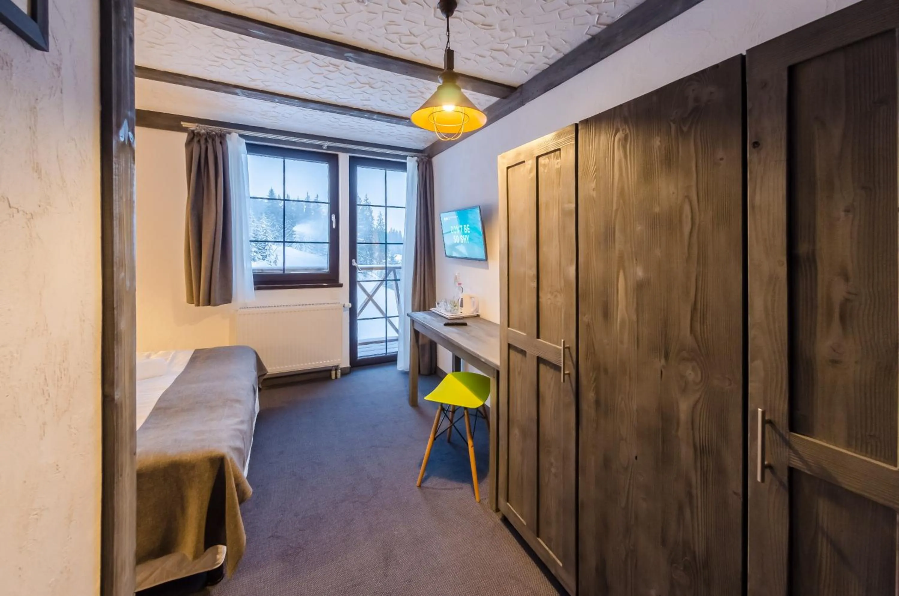 Photo of the whole room, Bed in Chalet CrepDeChine Hotel