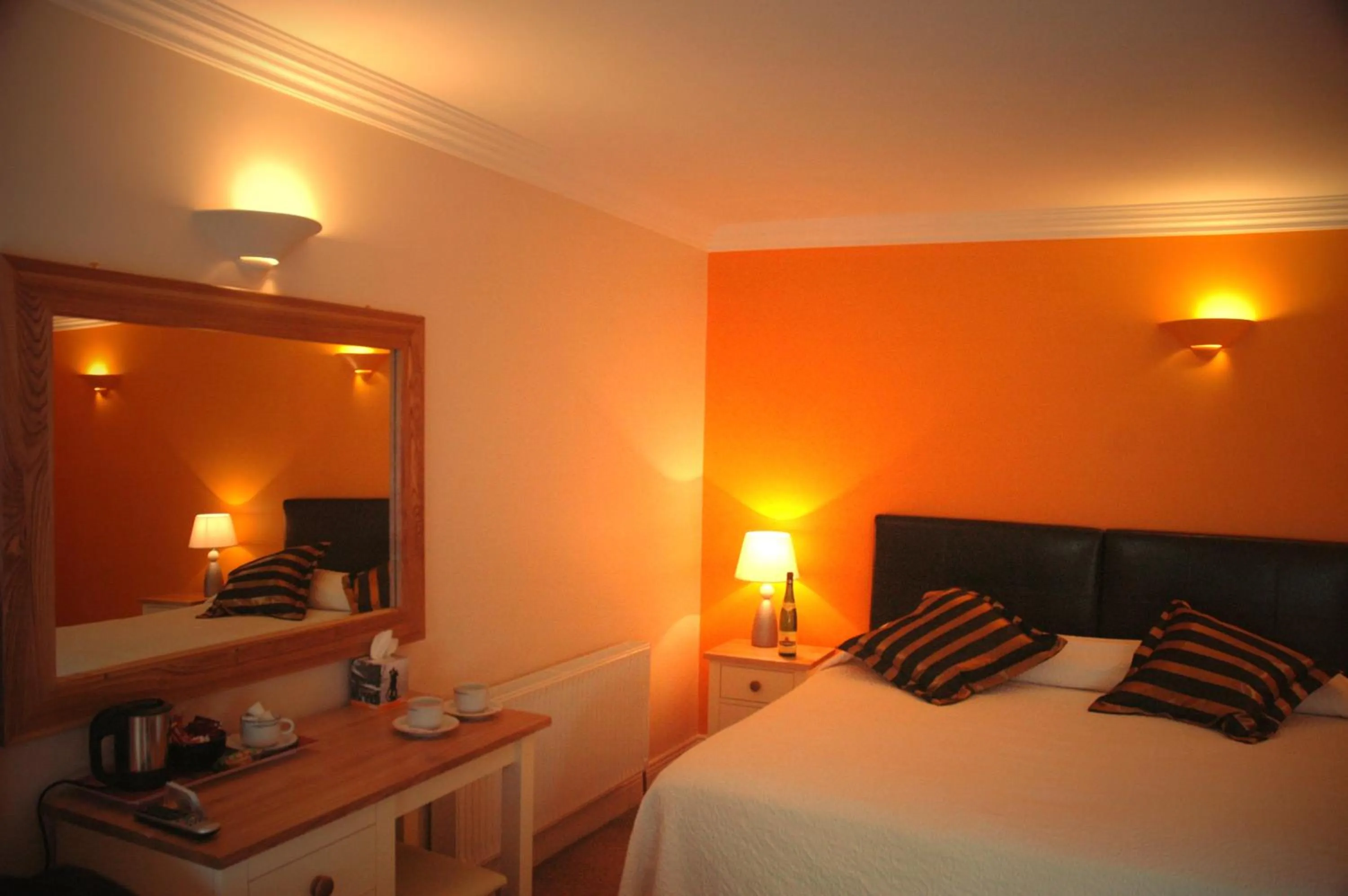 Photo of the whole room, Bed in Fanad House