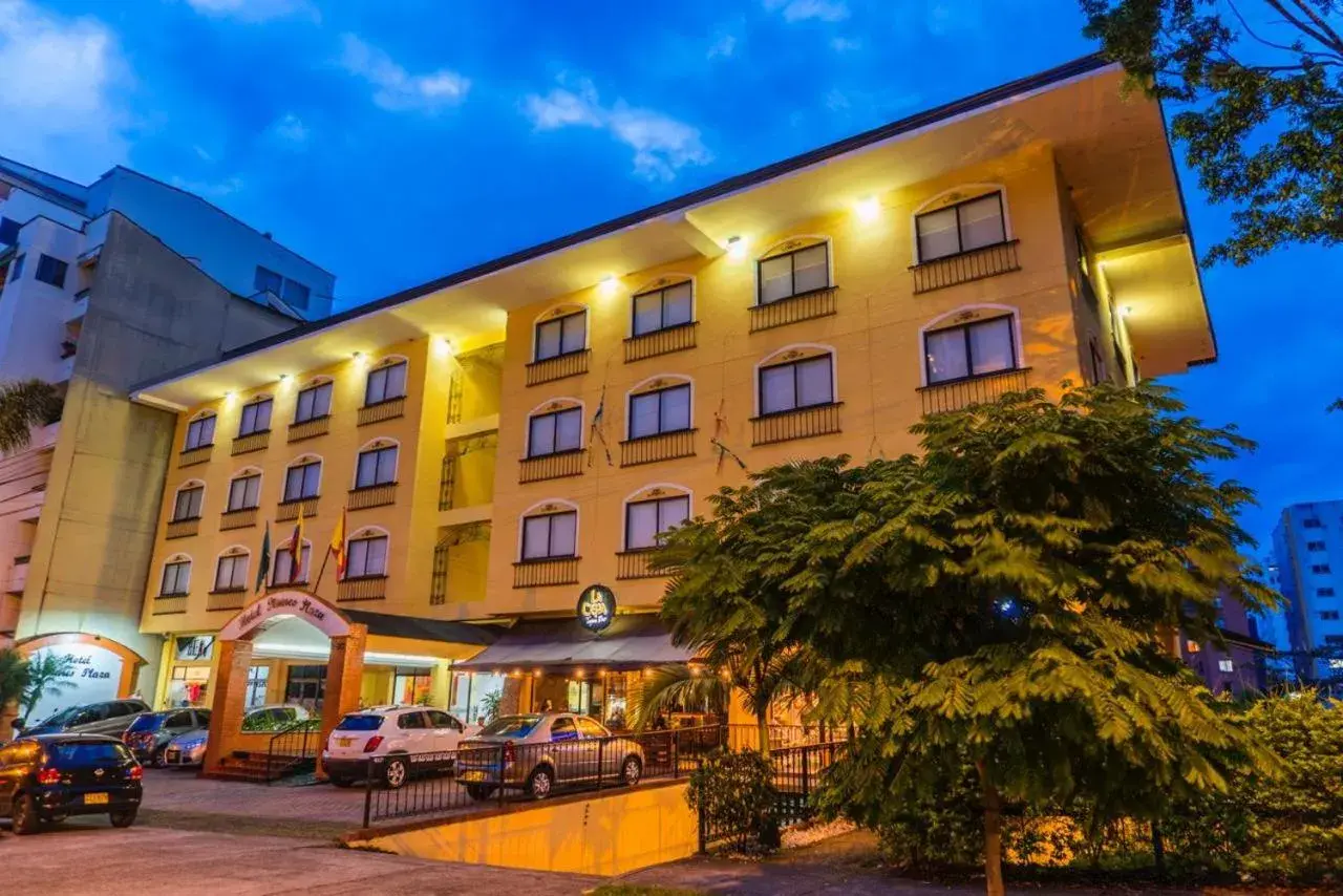 Facade/entrance in Hotel Pinares Plaza Facade/entrance in Hotel Pinares Plaza