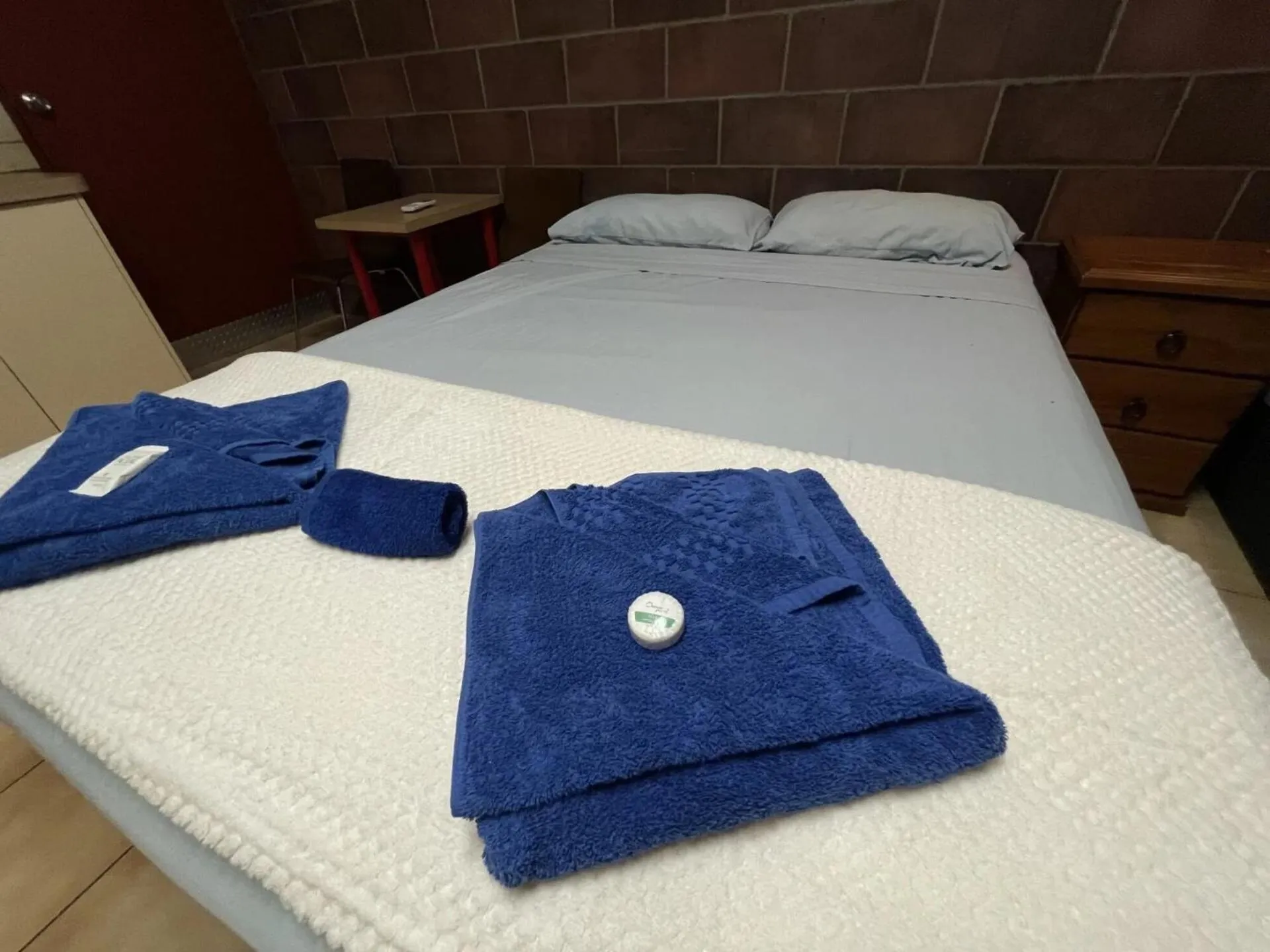 Bed in Darwin Boomerang Motel and Caravan Park