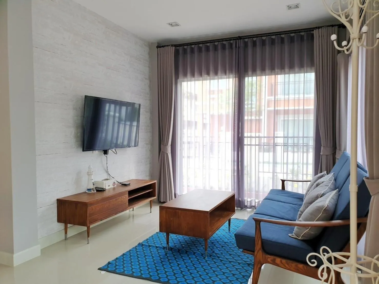 Communal lounge/ TV room in Castello Di Mare