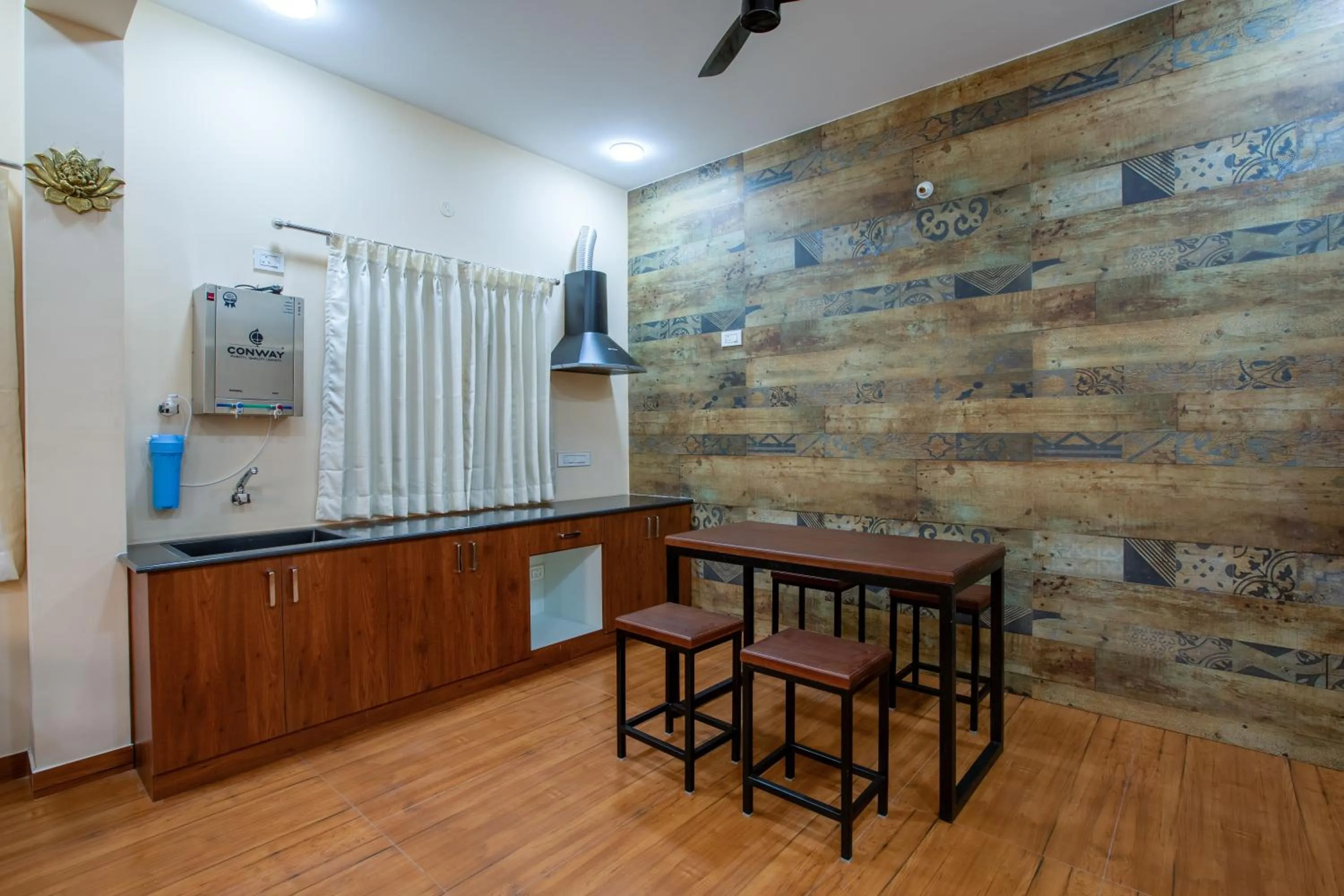 Kitchen or kitchenette in MUGUNDAN 'S SMART STAY