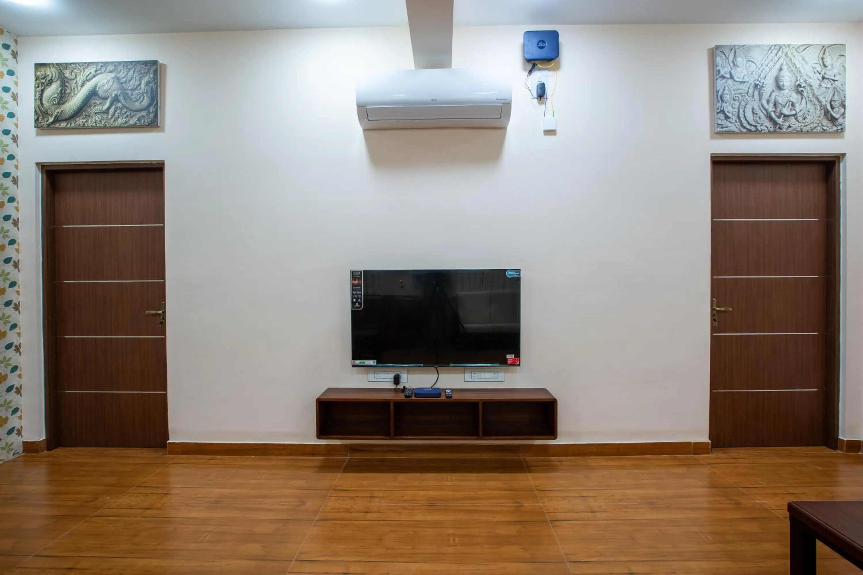 TV and multimedia in MUGUNDAN 'S SMART STAY