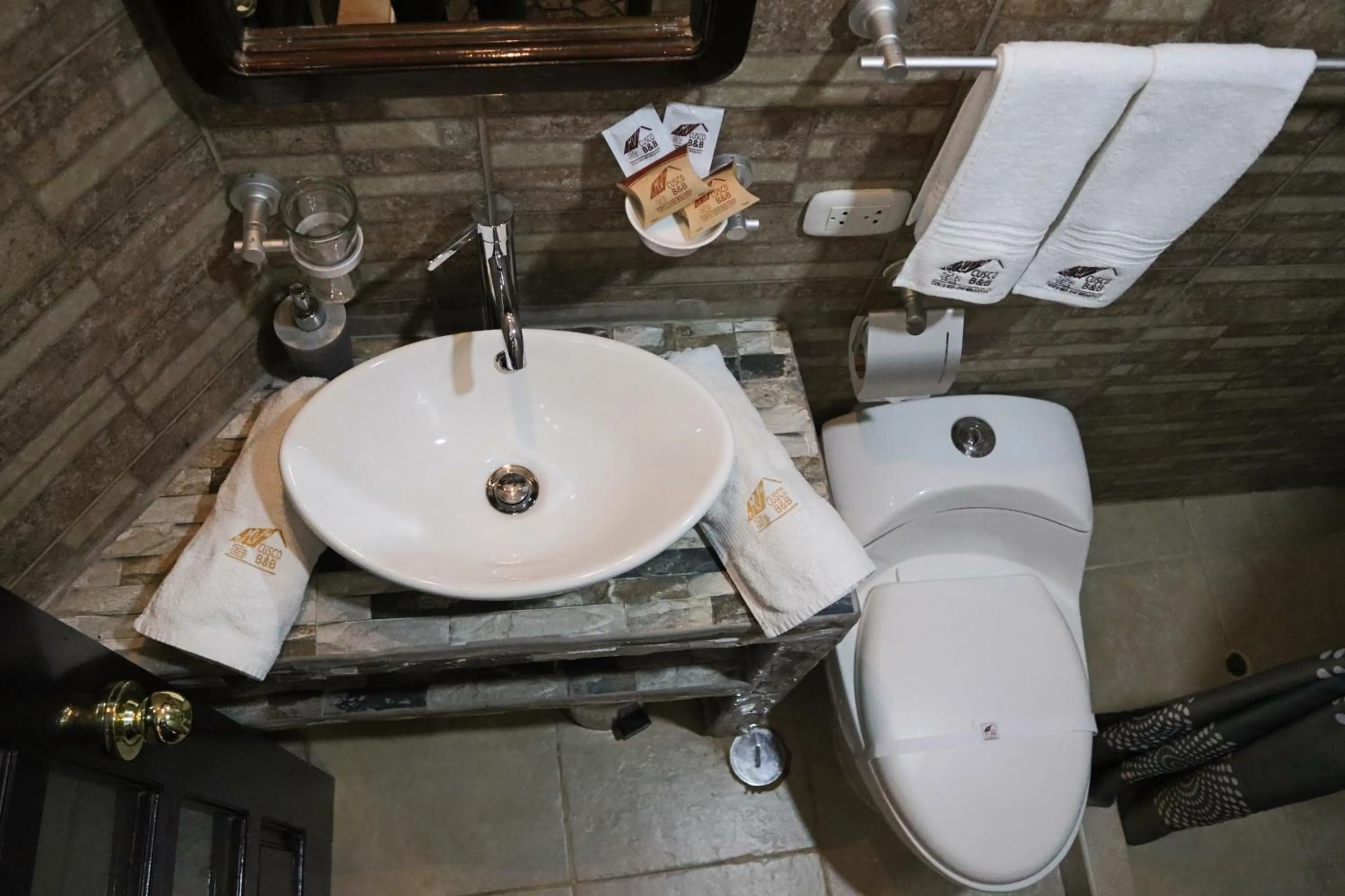 Bathroom in Cusco Bed and Breakfast