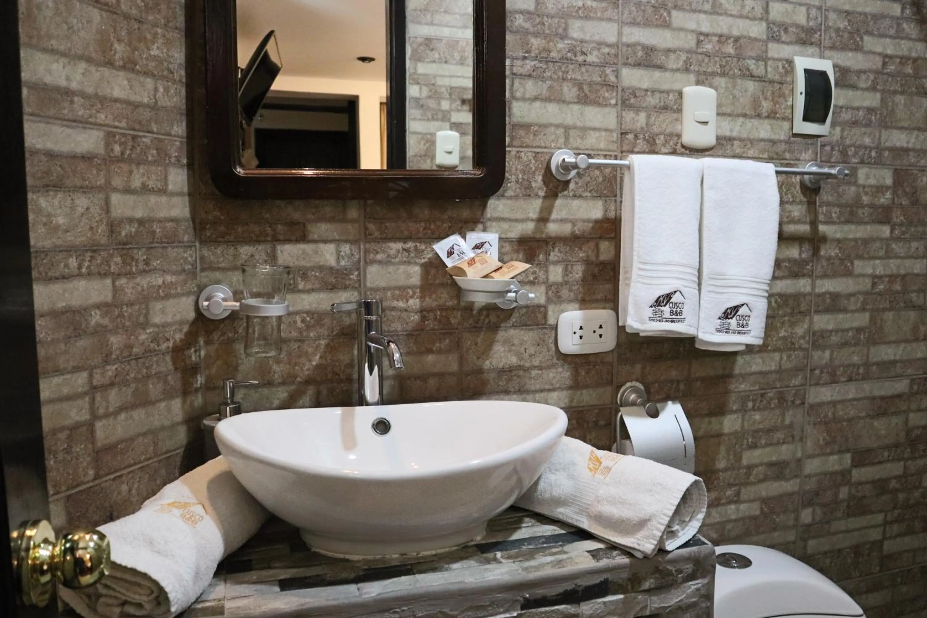 Bathroom in Cusco Bed and Breakfast