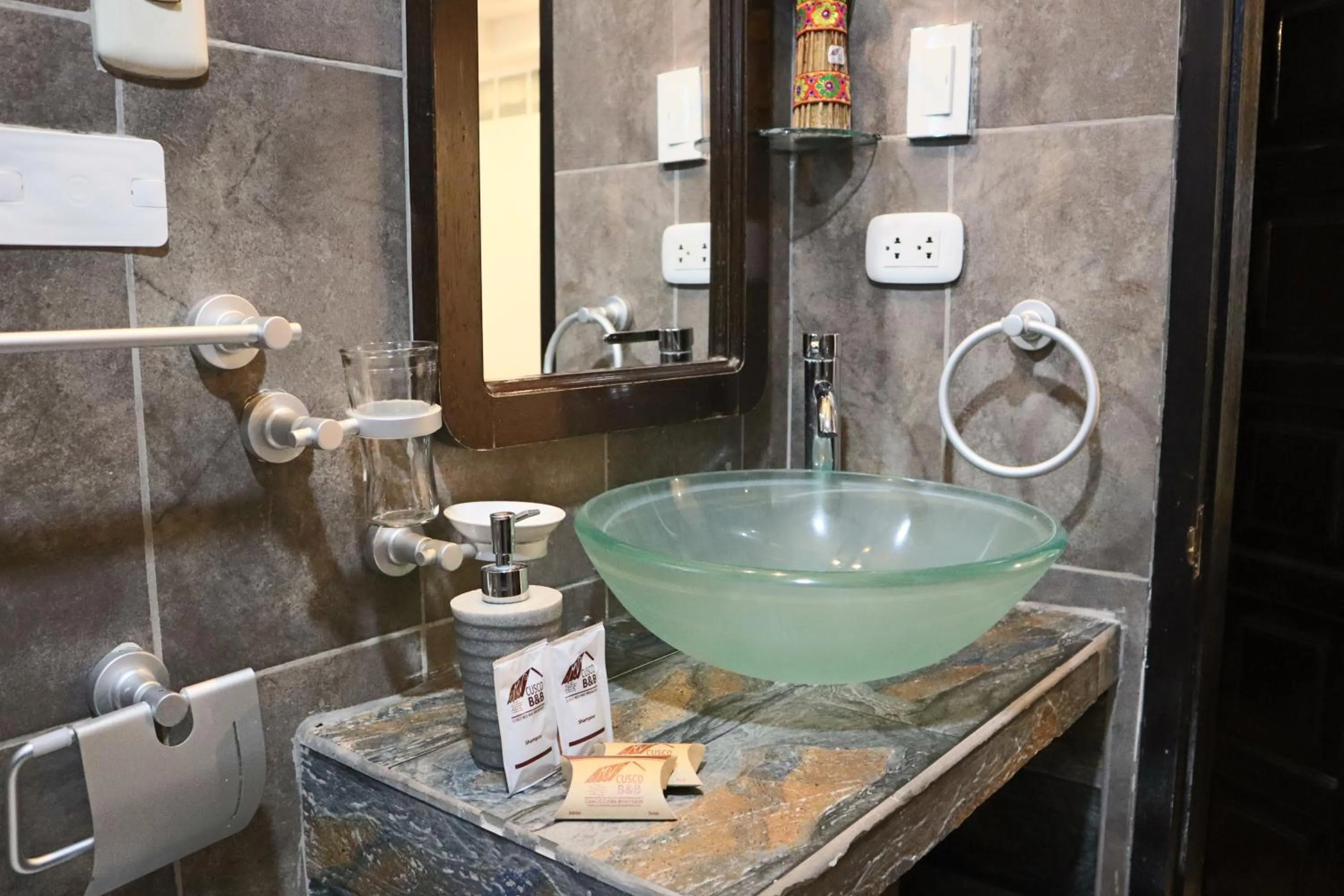 Bathroom in Cusco Bed and Breakfast