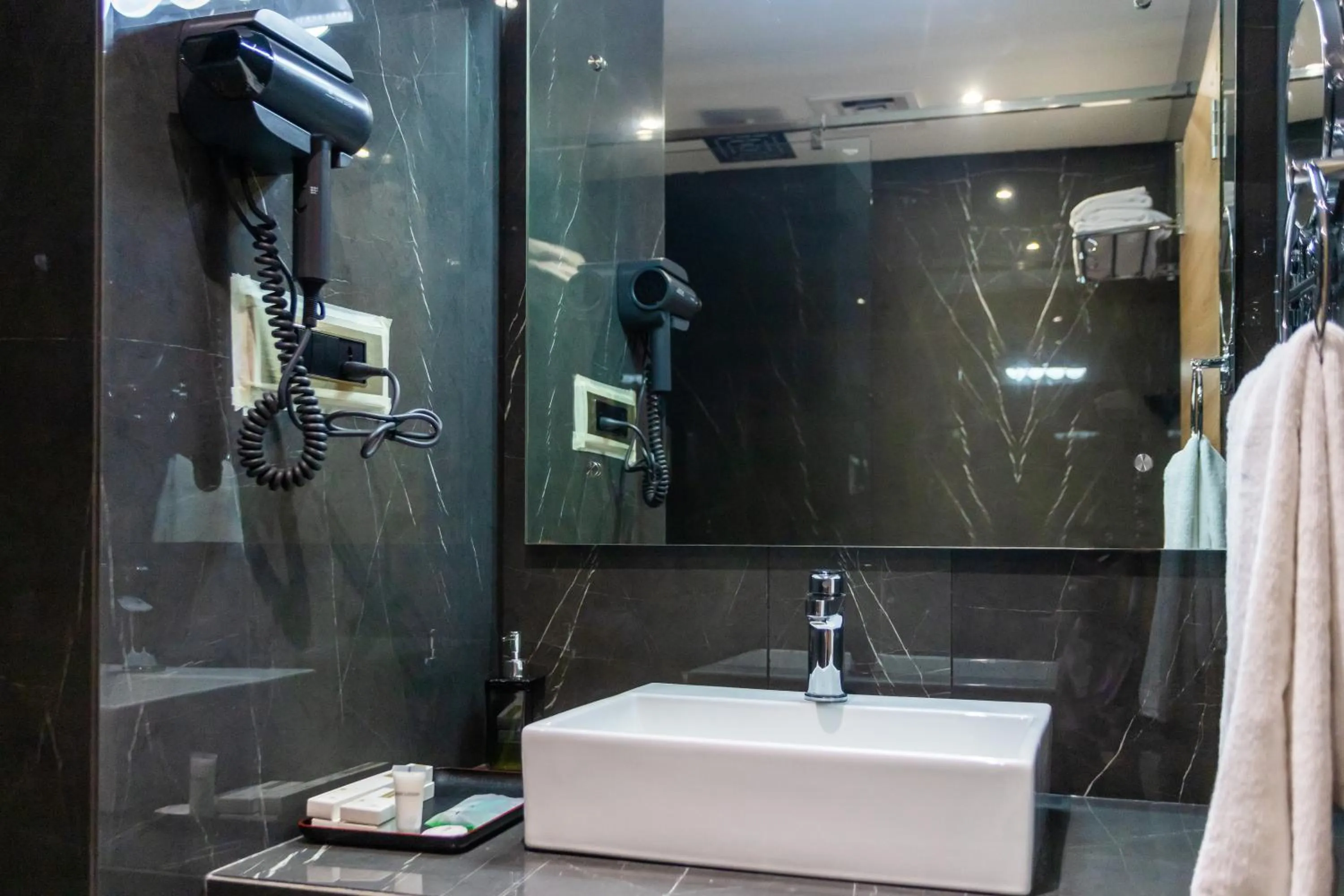 Bathroom in De Crown Inn