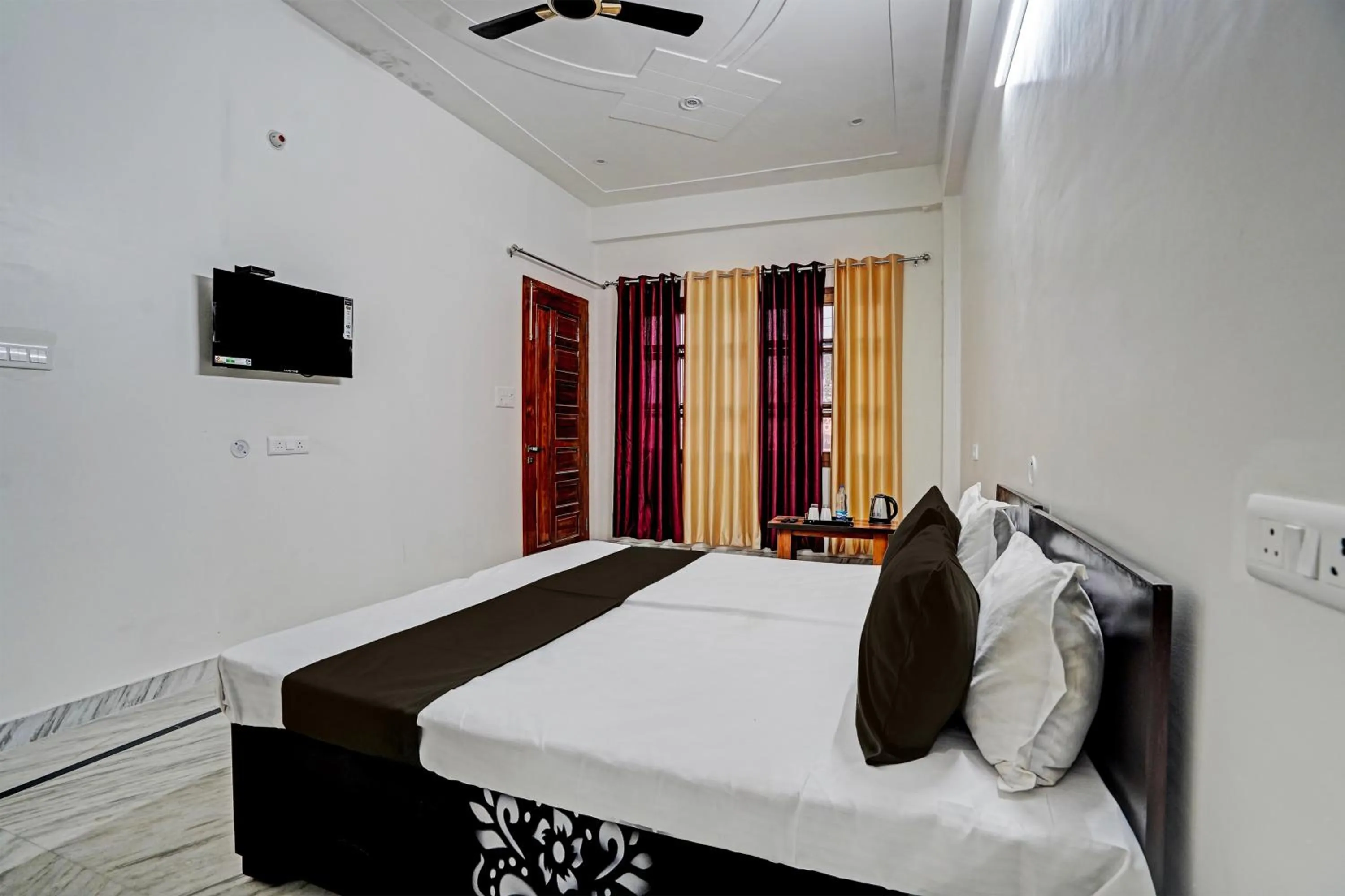 Bedroom, Bed in Hotel O Rudra Palace