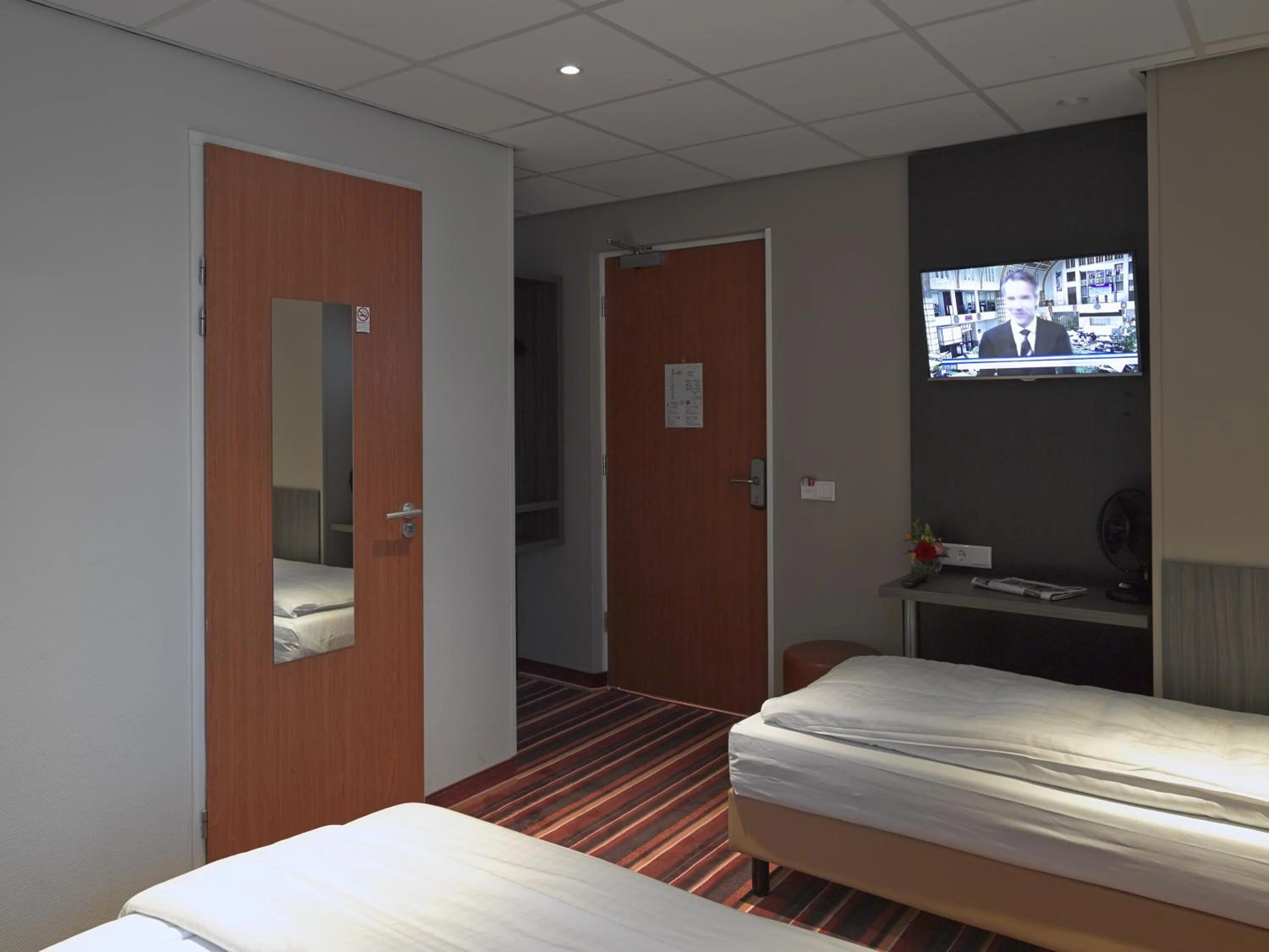 Photo of the whole room, Bed in Mozart Hotel