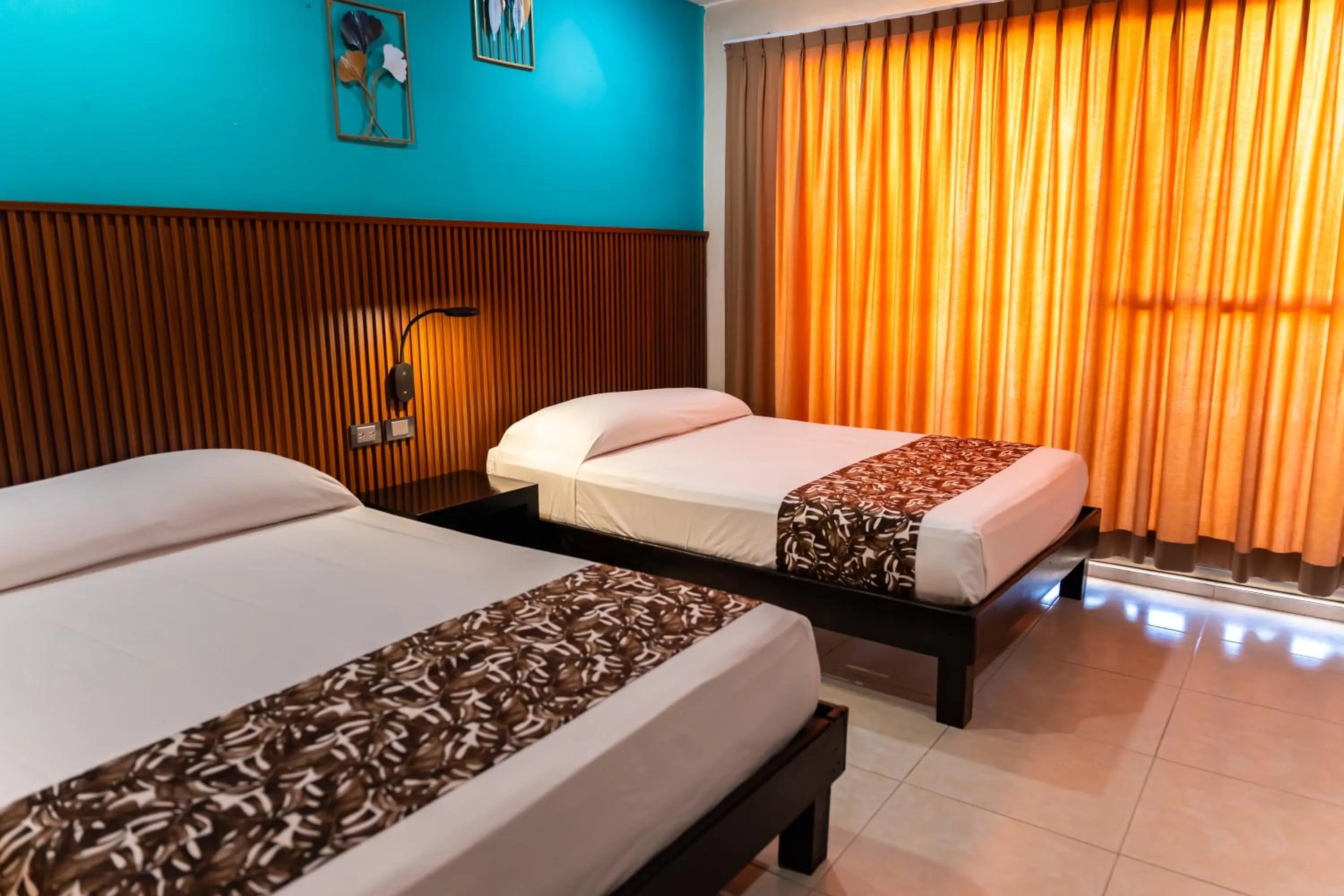 Bedroom, Bed in Hotel & Suites Domani