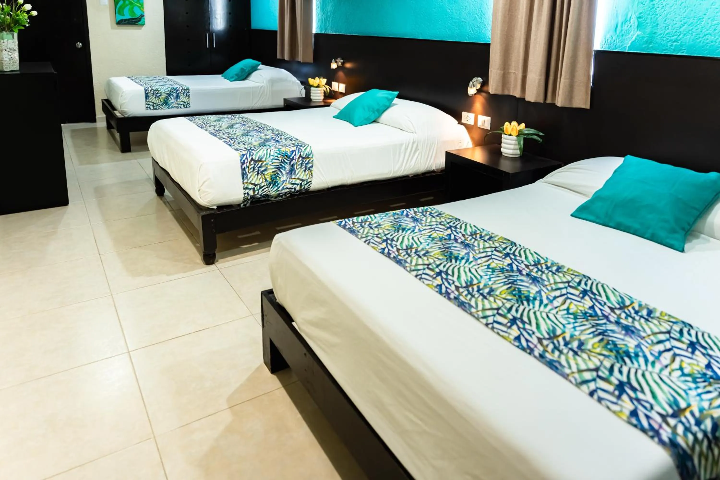 Bedroom, Bed in Hotel & Suites Domani