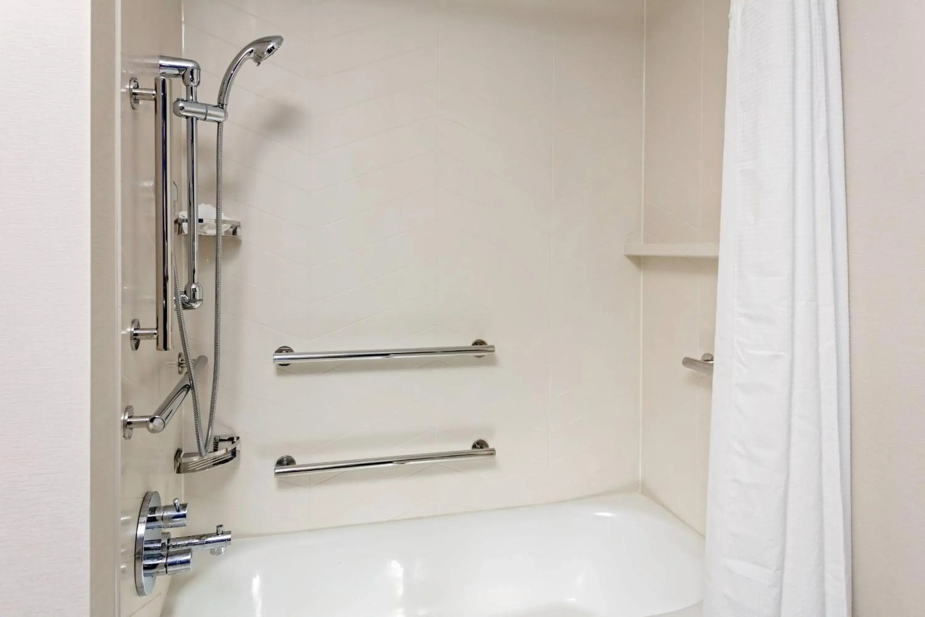 Deluxe Double Room with Sea View in Fairfield by Marriott Port Clinton Waterfront Deluxe Double Room with Sea View in Fairfield by Marriott Port Clinton Waterfront