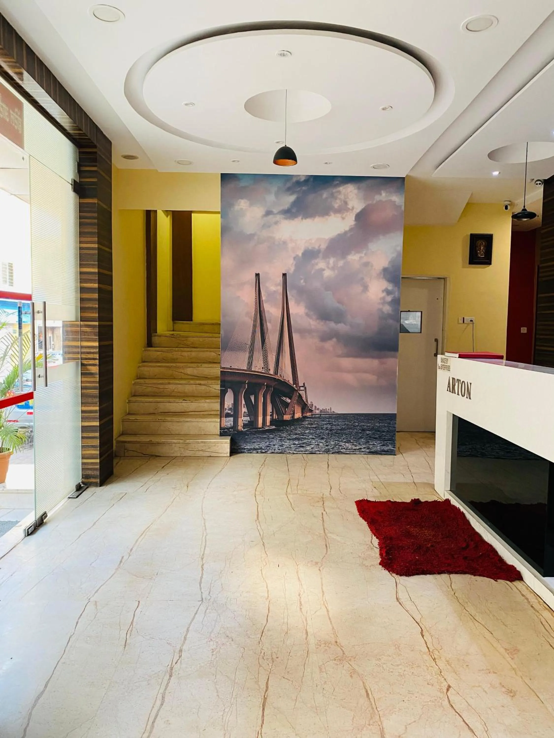 Lobby or reception in Hotel Arton Regency Near Terminal 2 Airport