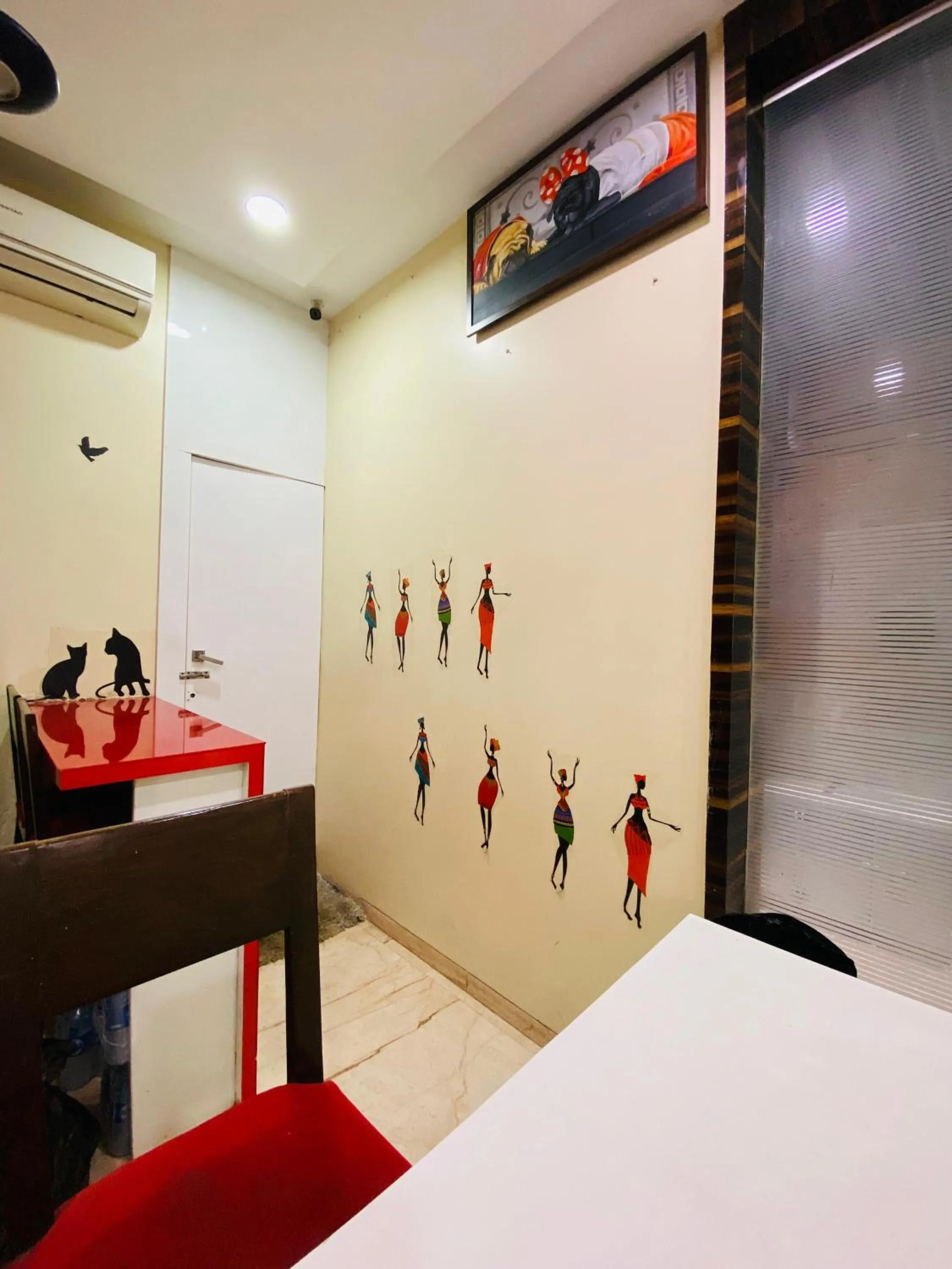 Seating area in Hotel Arton Regency Near Terminal 2 Airport