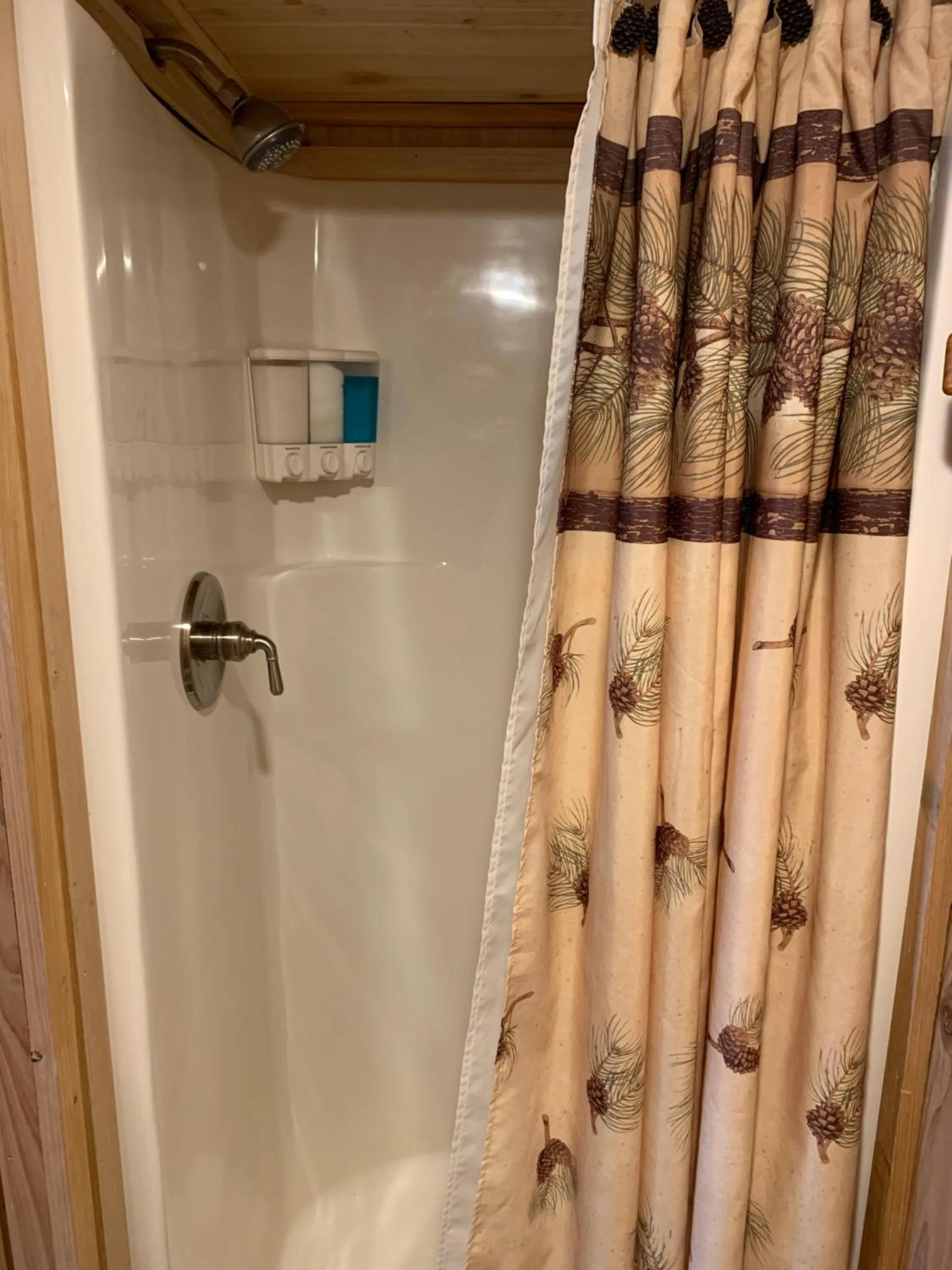 Shower in Bearlodge Mountain Resort
