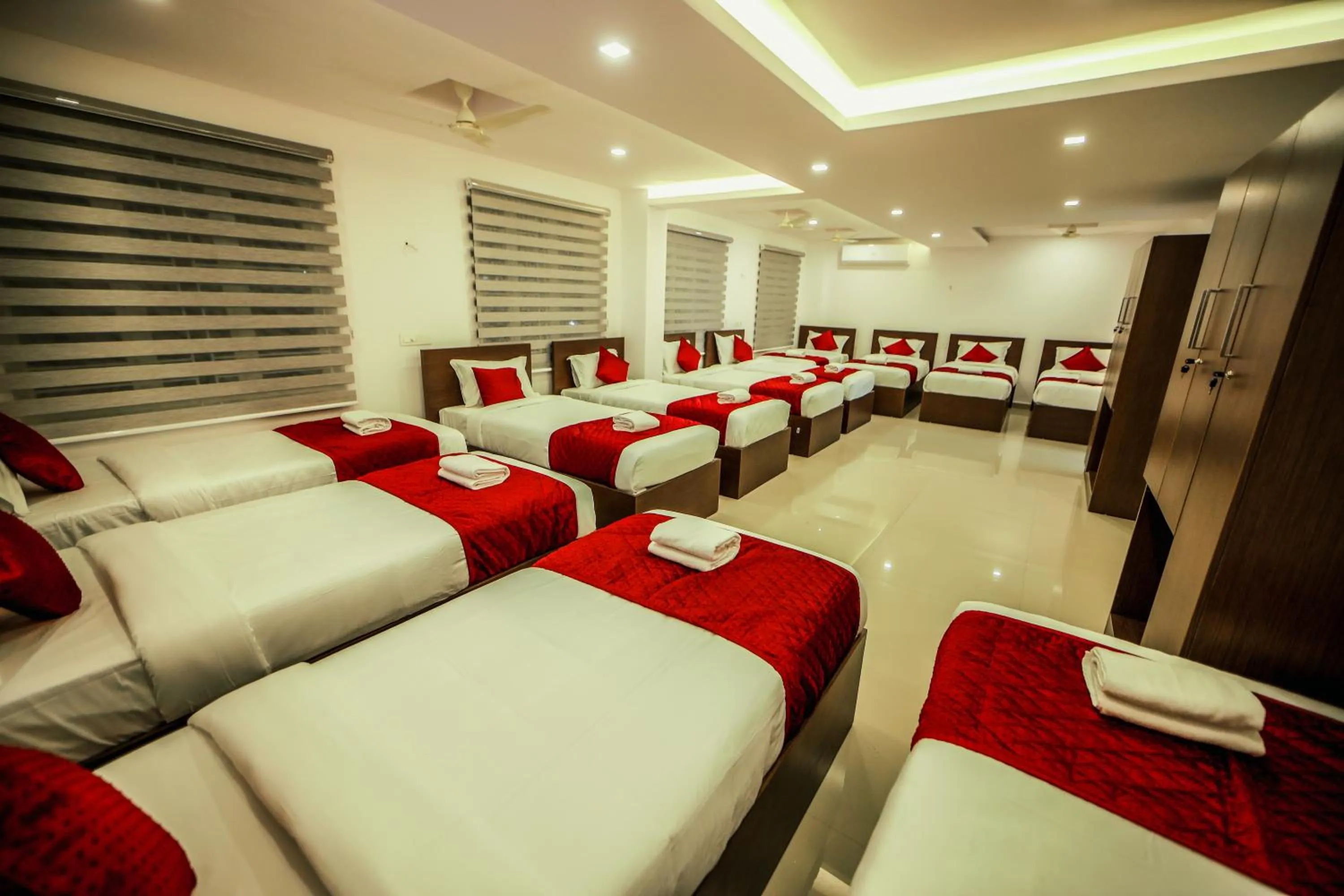 Airport Avenue Plaza