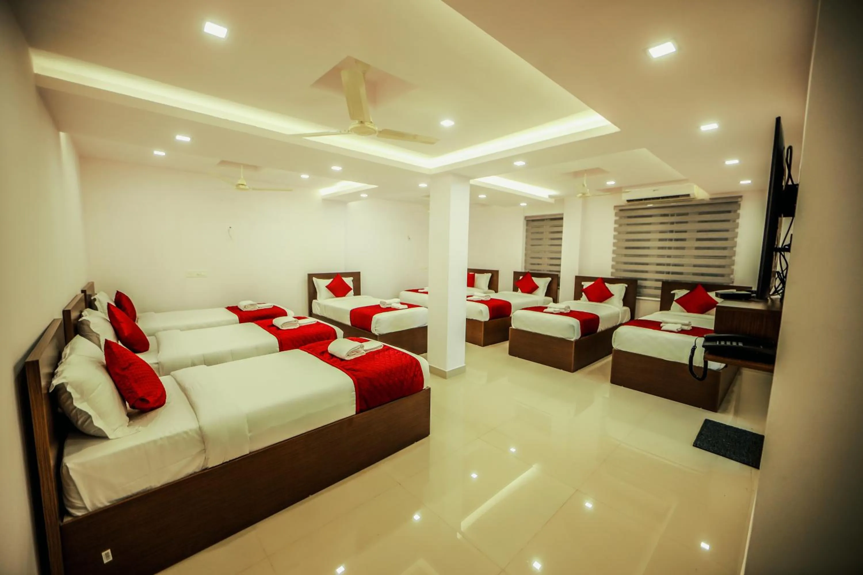 Bedroom, Bed in Airport Avenue Plaza