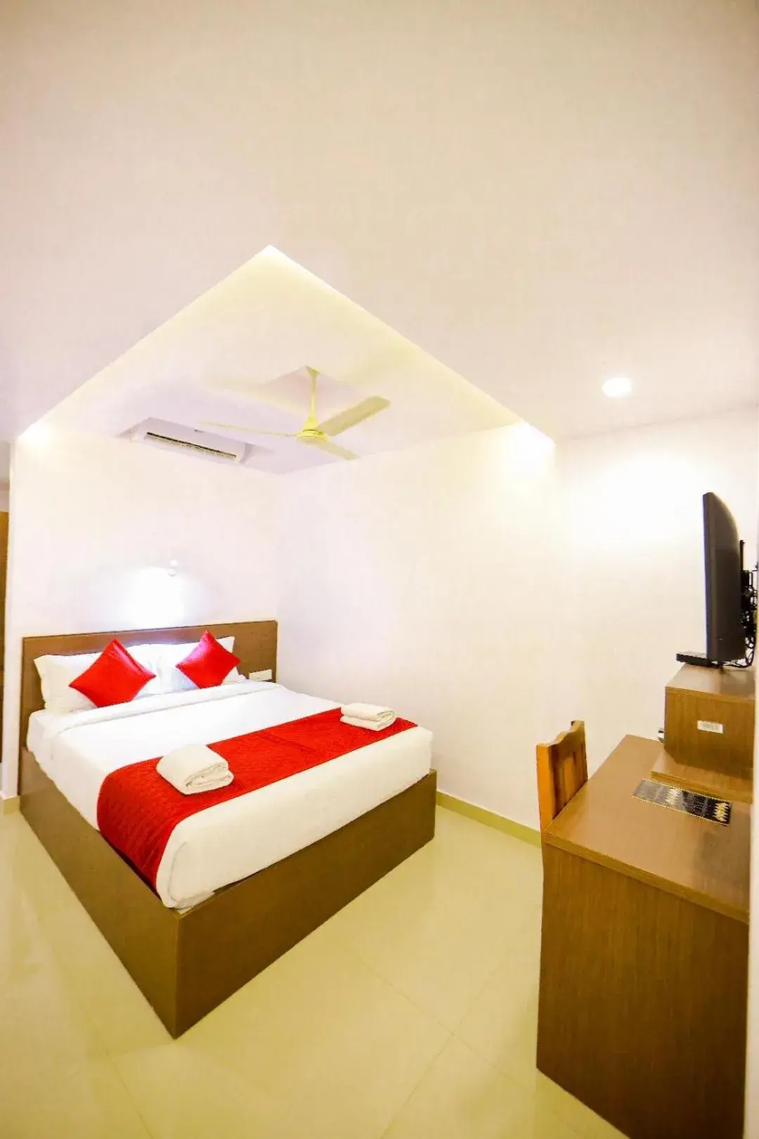 Deluxe Double Room in Airport Avenue Plaza Deluxe Double Room in Airport Avenue Plaza