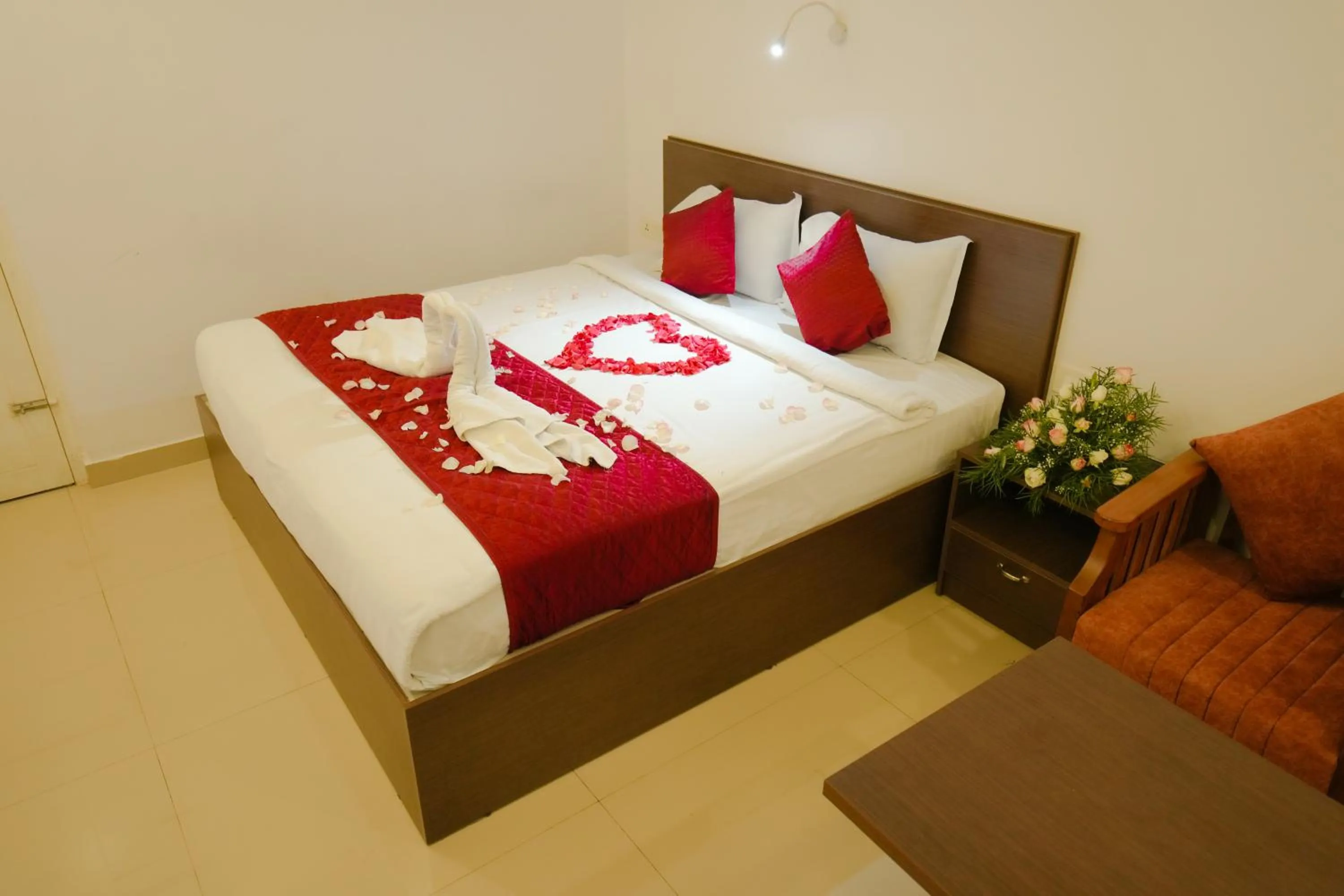 Bedroom, Bed in Airport Avenue Plaza